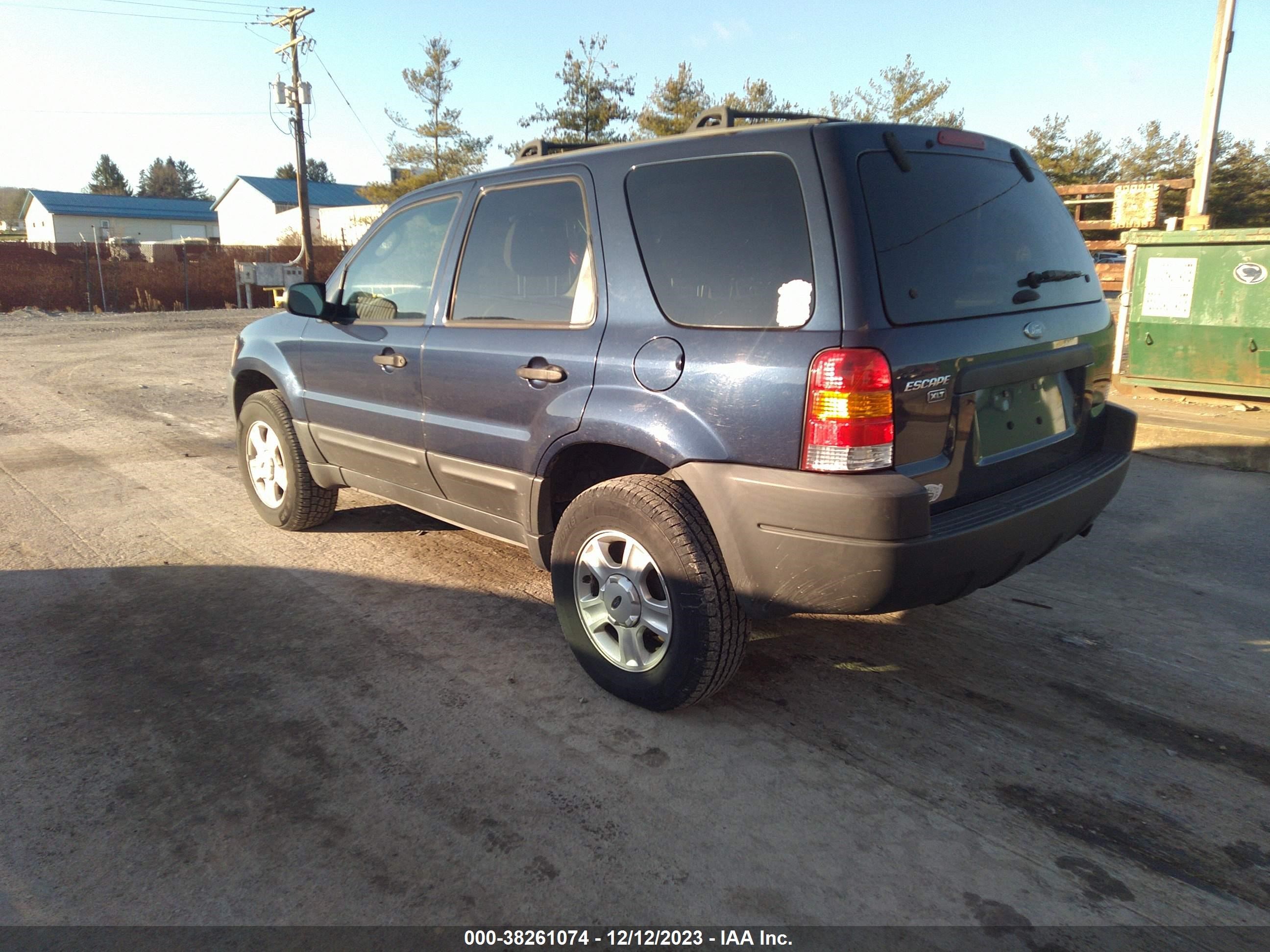 Photo 2 VIN: 1FMCU93164KB09157 - FORD ESCAPE 