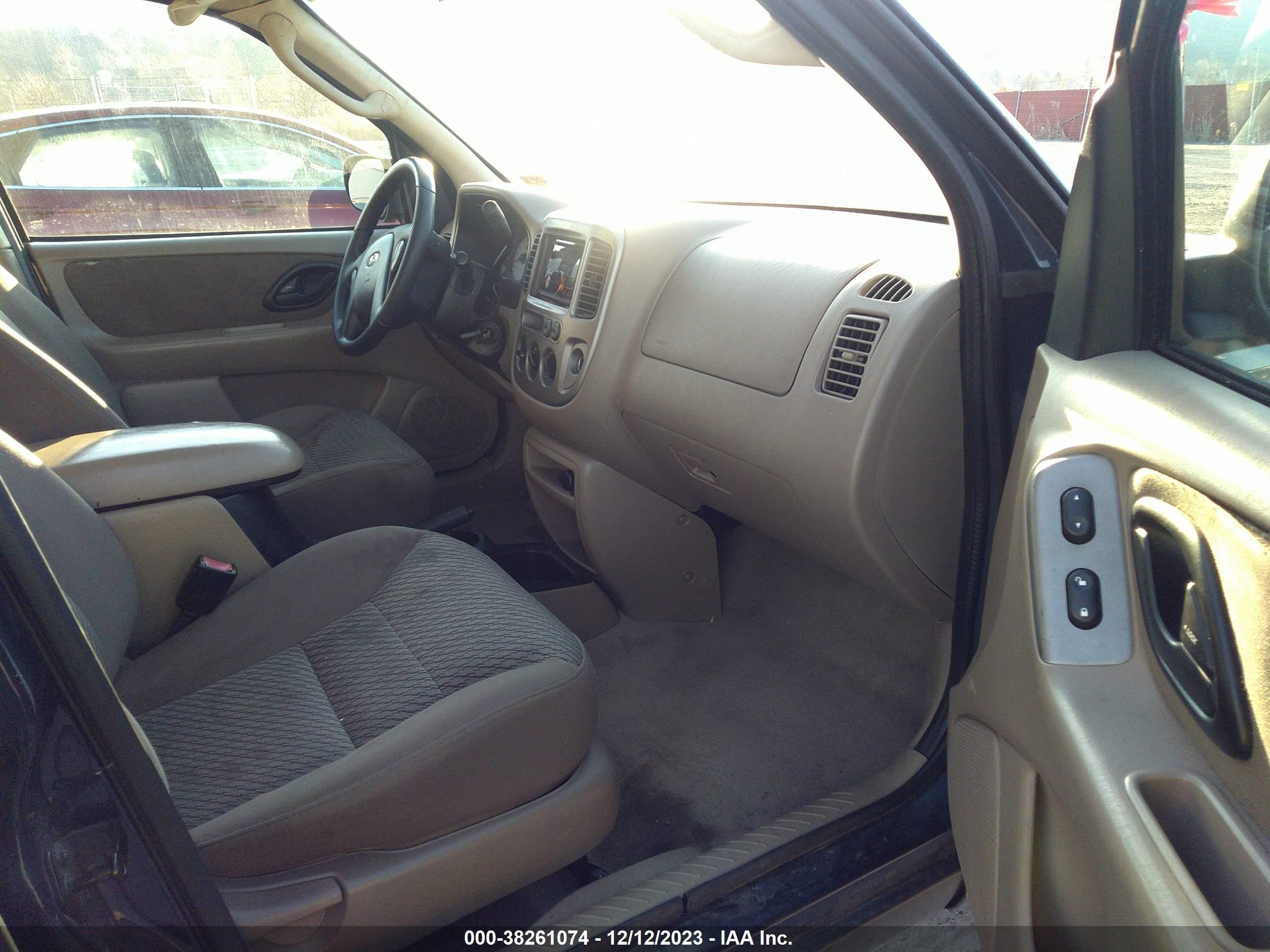 Photo 4 VIN: 1FMCU93164KB09157 - FORD ESCAPE 