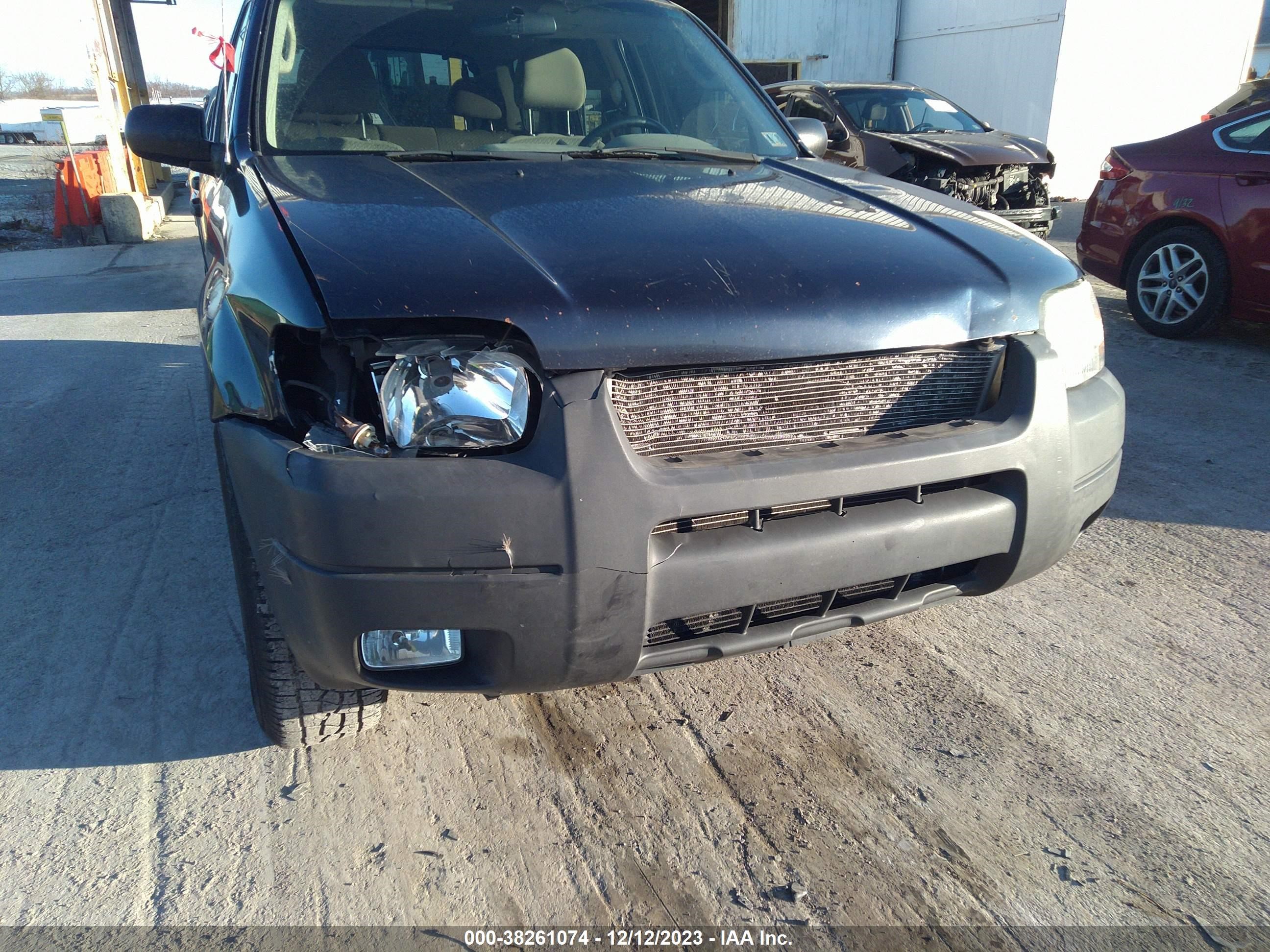 Photo 5 VIN: 1FMCU93164KB09157 - FORD ESCAPE 