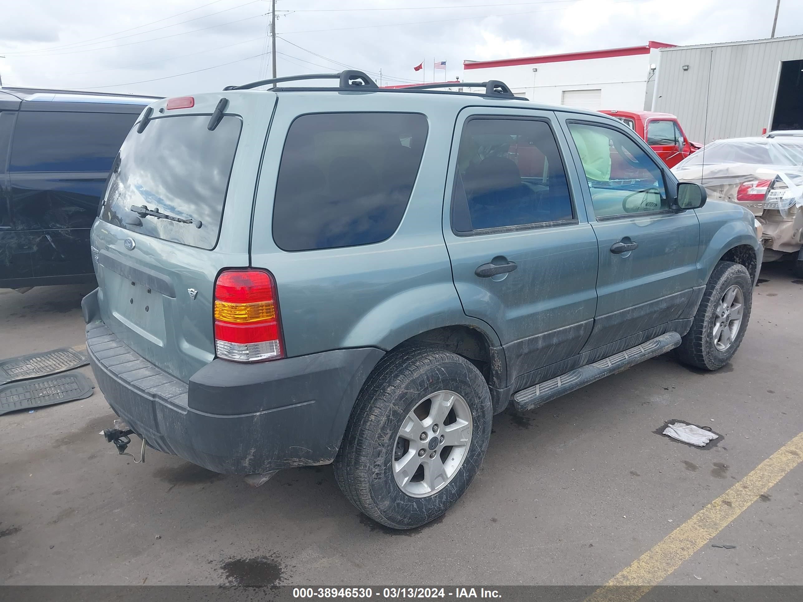 Photo 3 VIN: 1FMCU93165KB63821 - FORD ESCAPE 