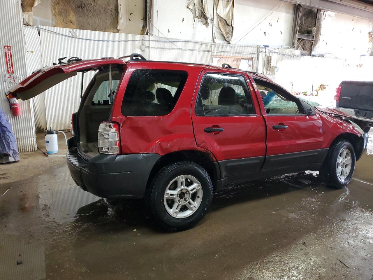 Photo 2 VIN: 1FMCU93166KA11233 - FORD ESCAPE 