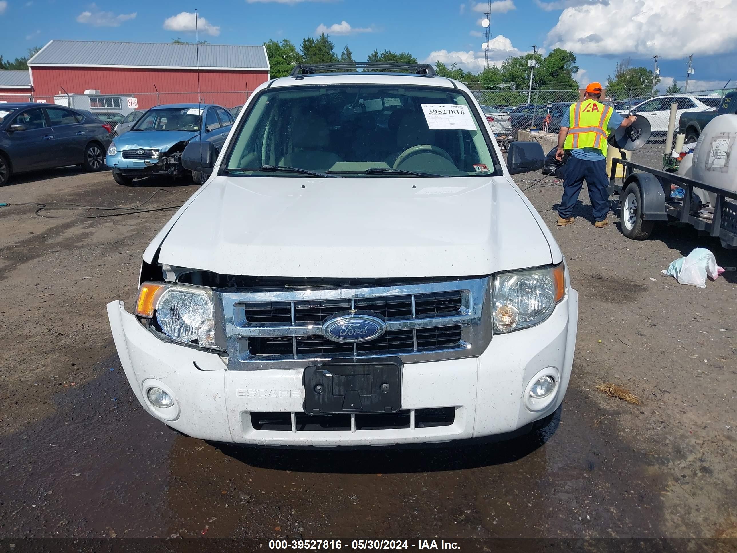 Photo 11 VIN: 1FMCU93168KD22230 - FORD ESCAPE 