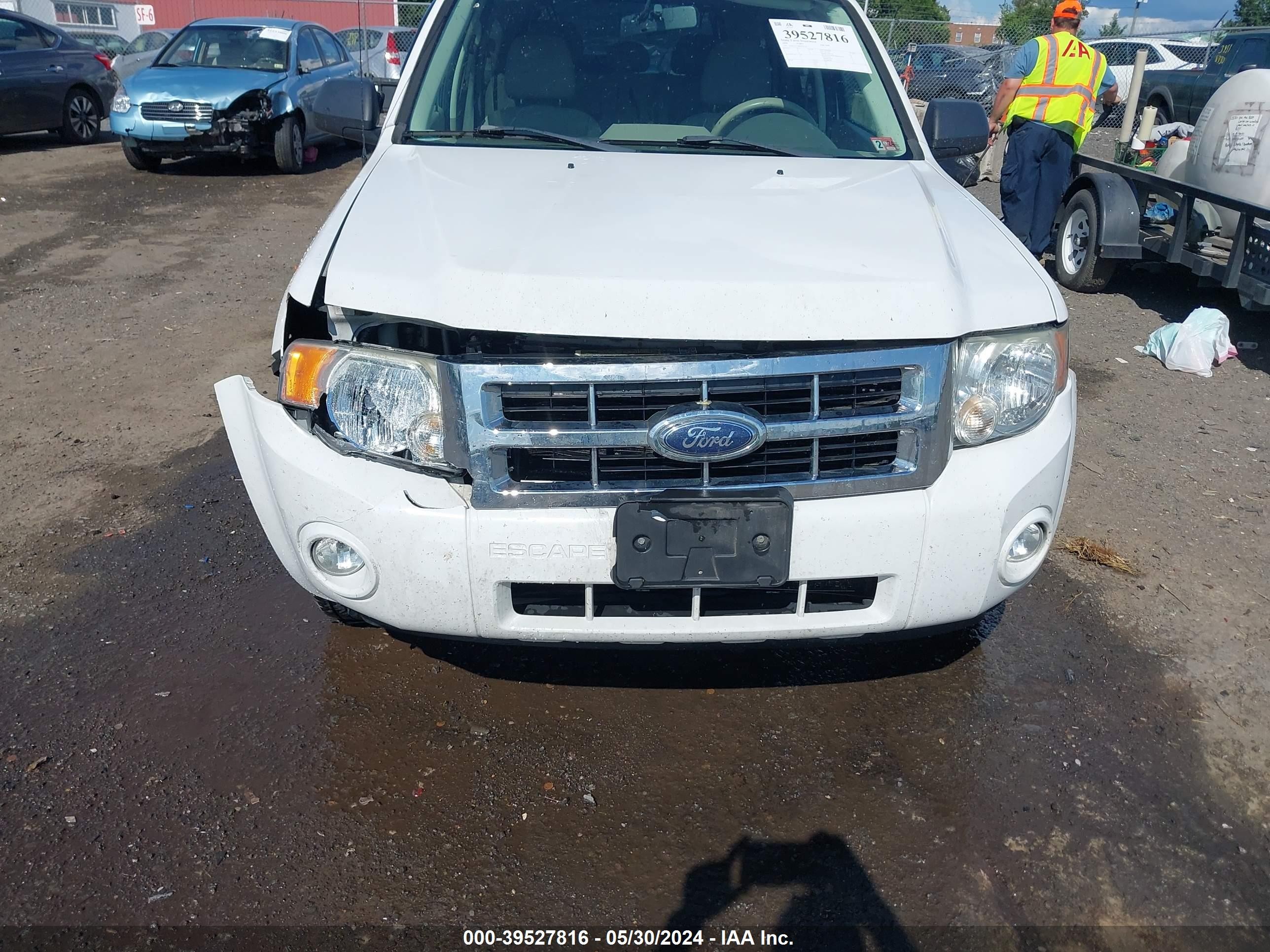 Photo 5 VIN: 1FMCU93168KD22230 - FORD ESCAPE 