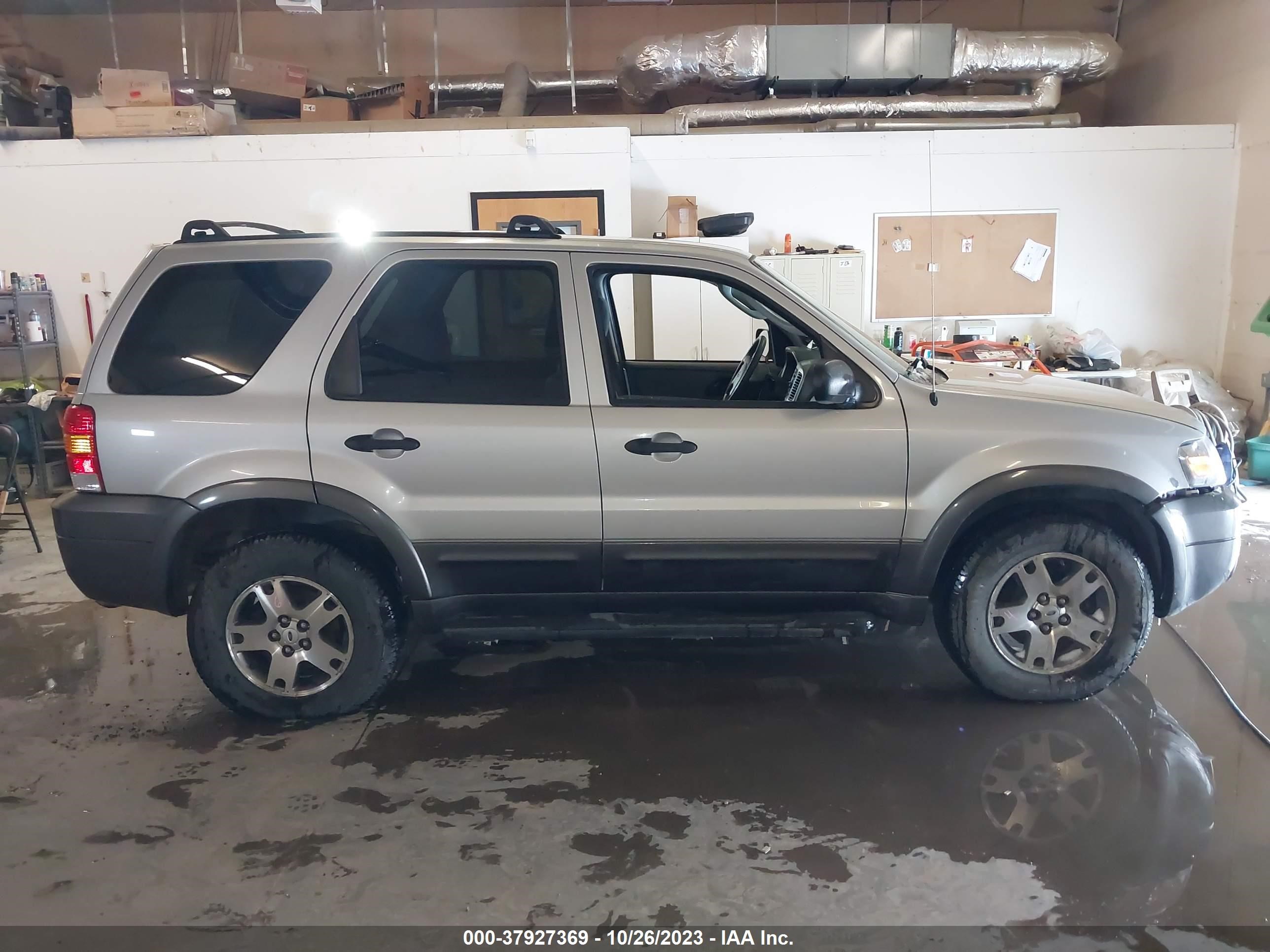 Photo 12 VIN: 1FMCU93175KA08520 - FORD ESCAPE 