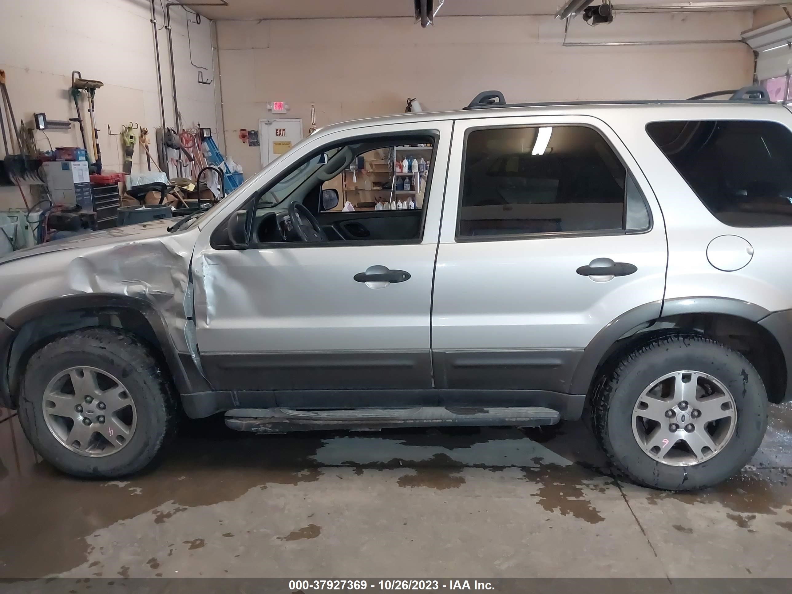 Photo 13 VIN: 1FMCU93175KA08520 - FORD ESCAPE 