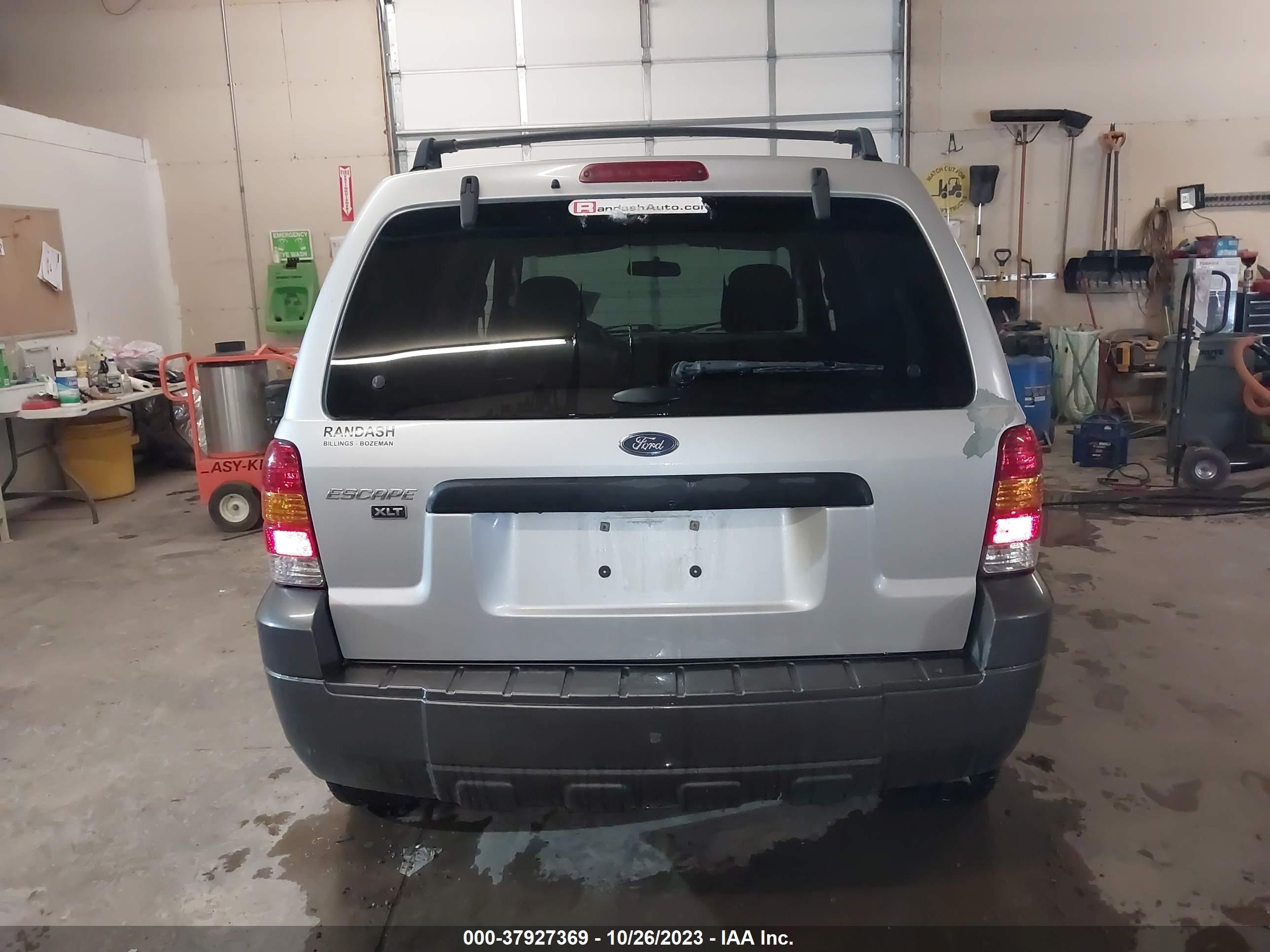 Photo 15 VIN: 1FMCU93175KA08520 - FORD ESCAPE 