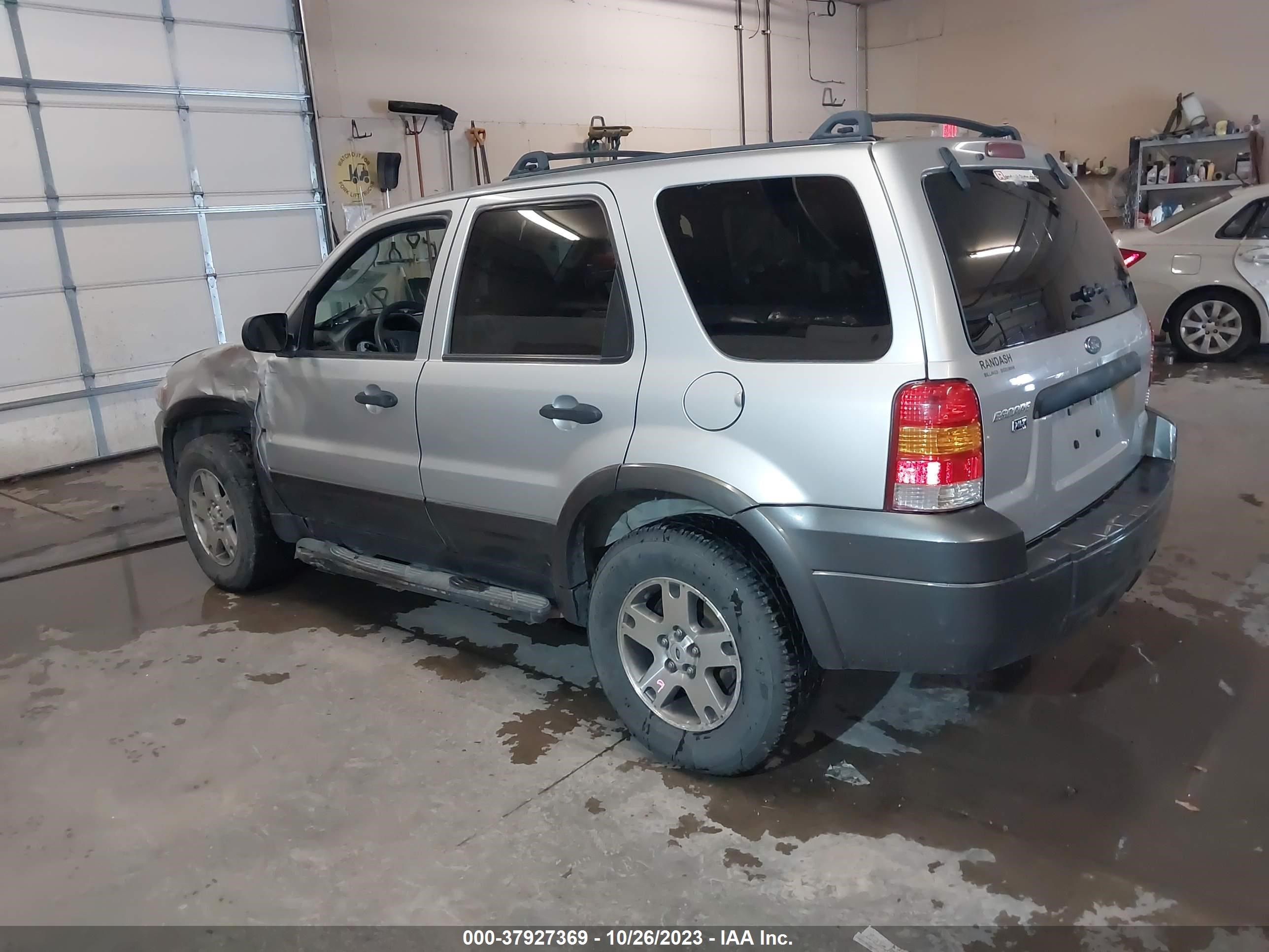 Photo 2 VIN: 1FMCU93175KA08520 - FORD ESCAPE 