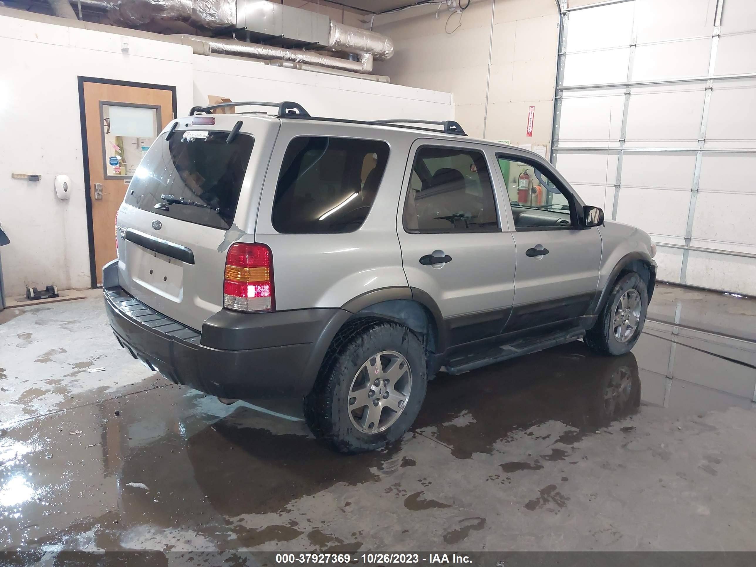 Photo 3 VIN: 1FMCU93175KA08520 - FORD ESCAPE 