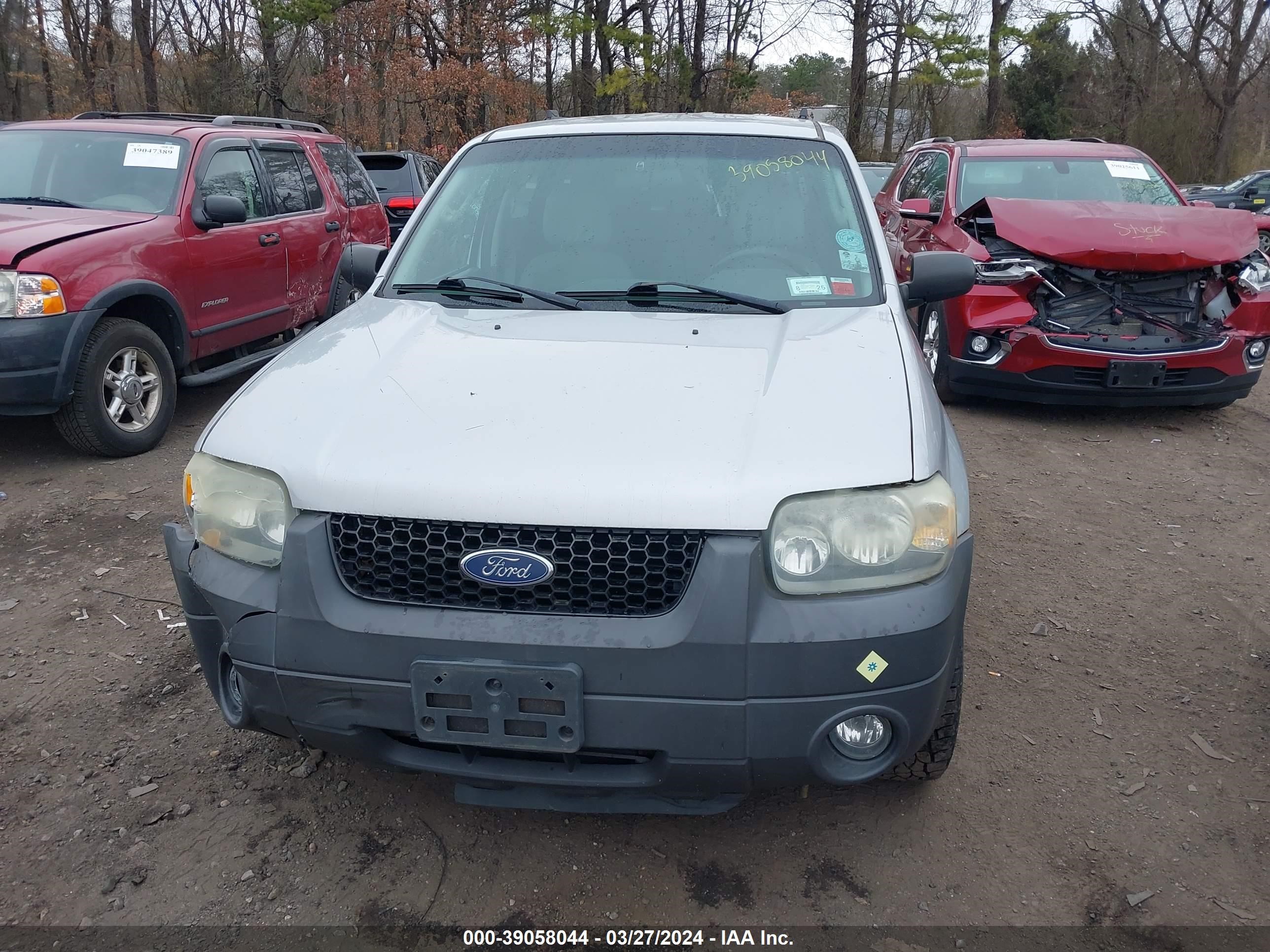 Photo 11 VIN: 1FMCU93175KA50427 - FORD ESCAPE 