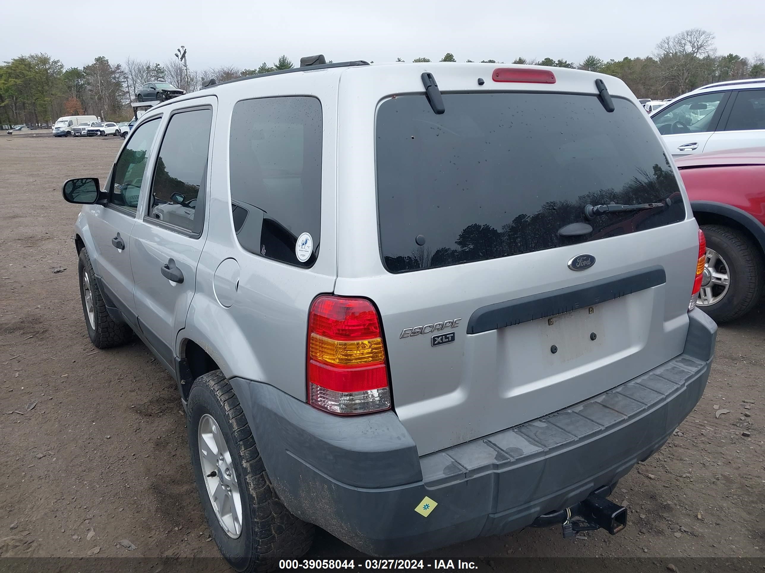 Photo 2 VIN: 1FMCU93175KA50427 - FORD ESCAPE 