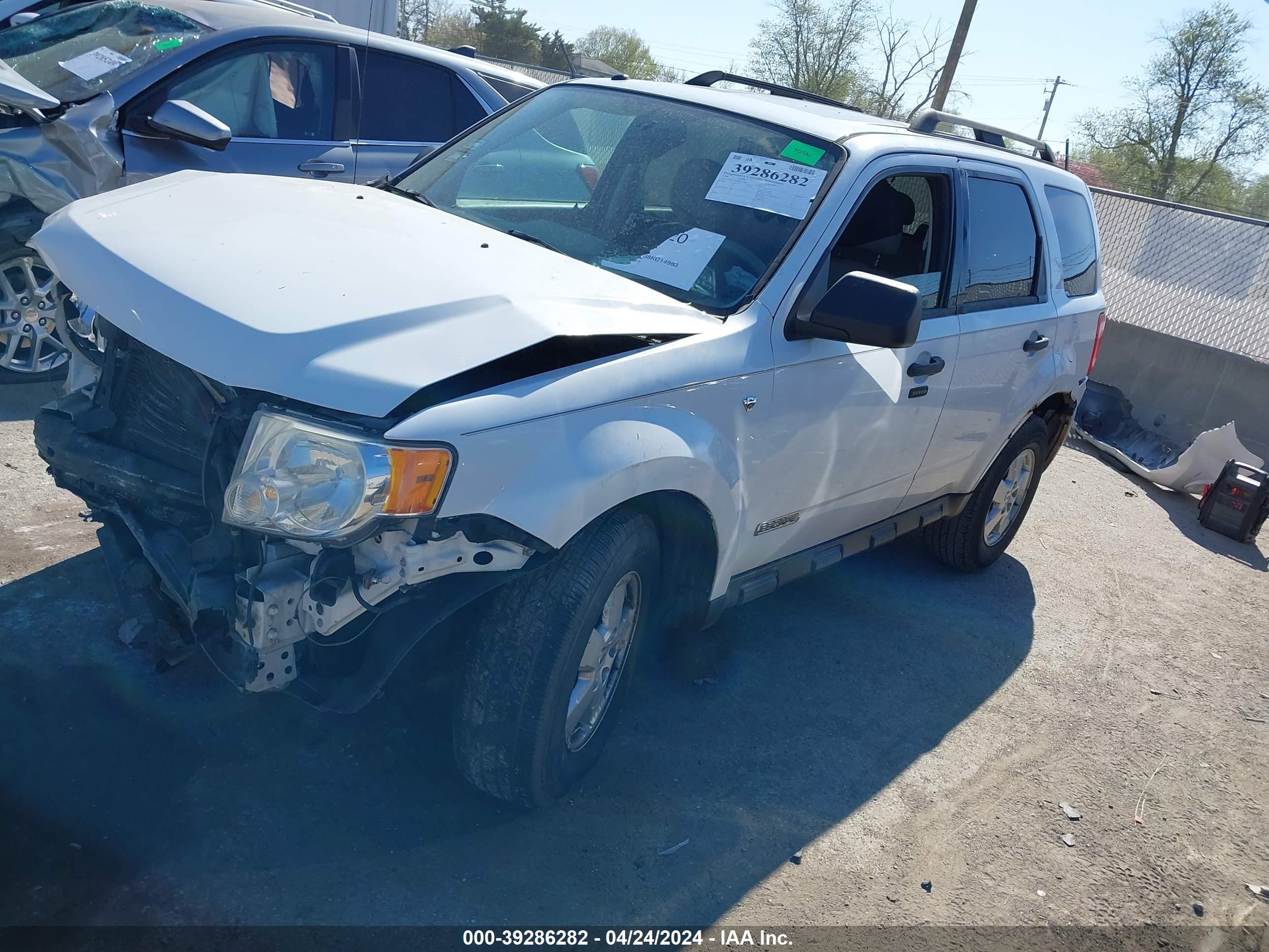 Photo 1 VIN: 1FMCU93188KC14983 - FORD ESCAPE 