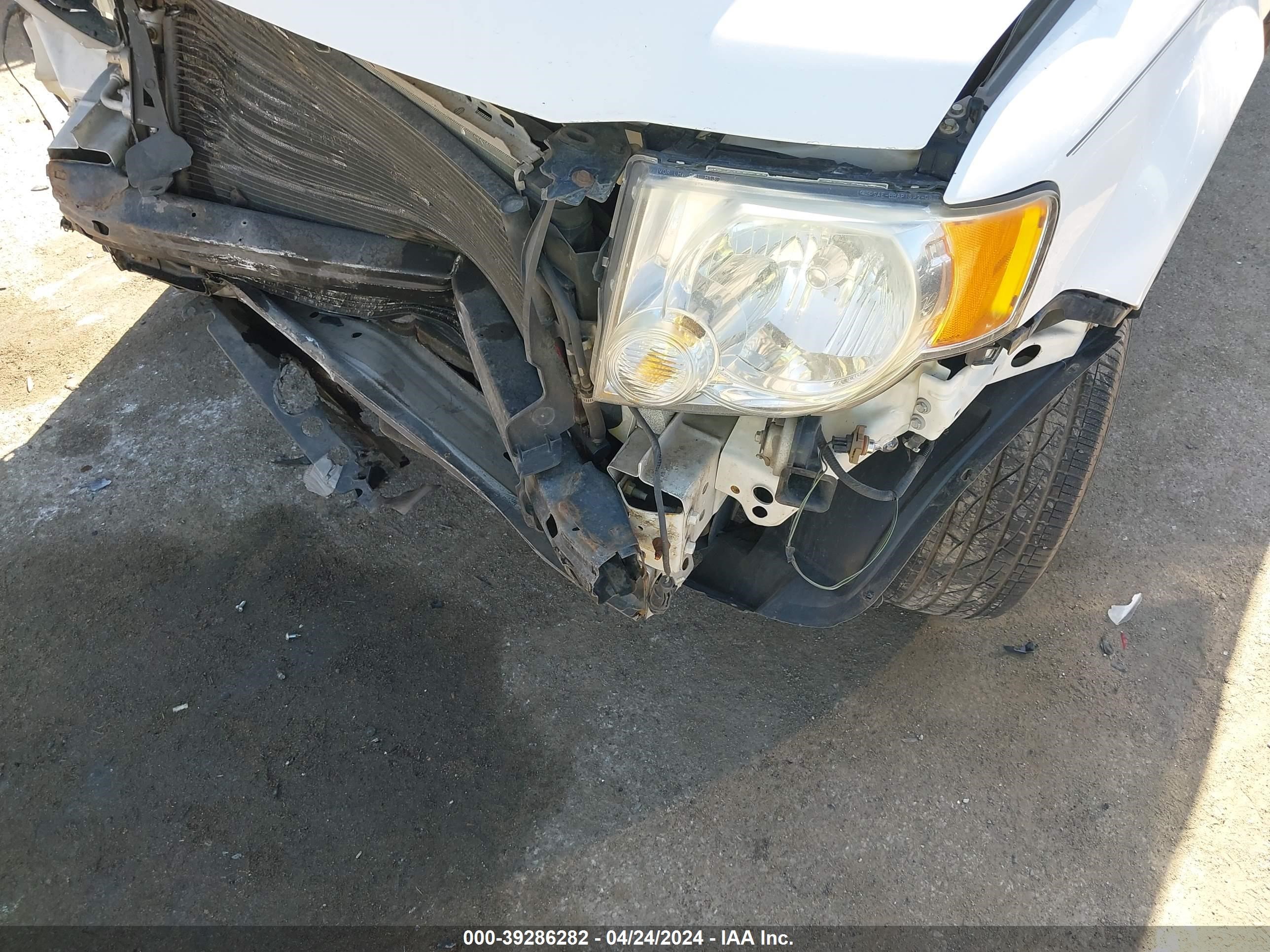 Photo 12 VIN: 1FMCU93188KC14983 - FORD ESCAPE 