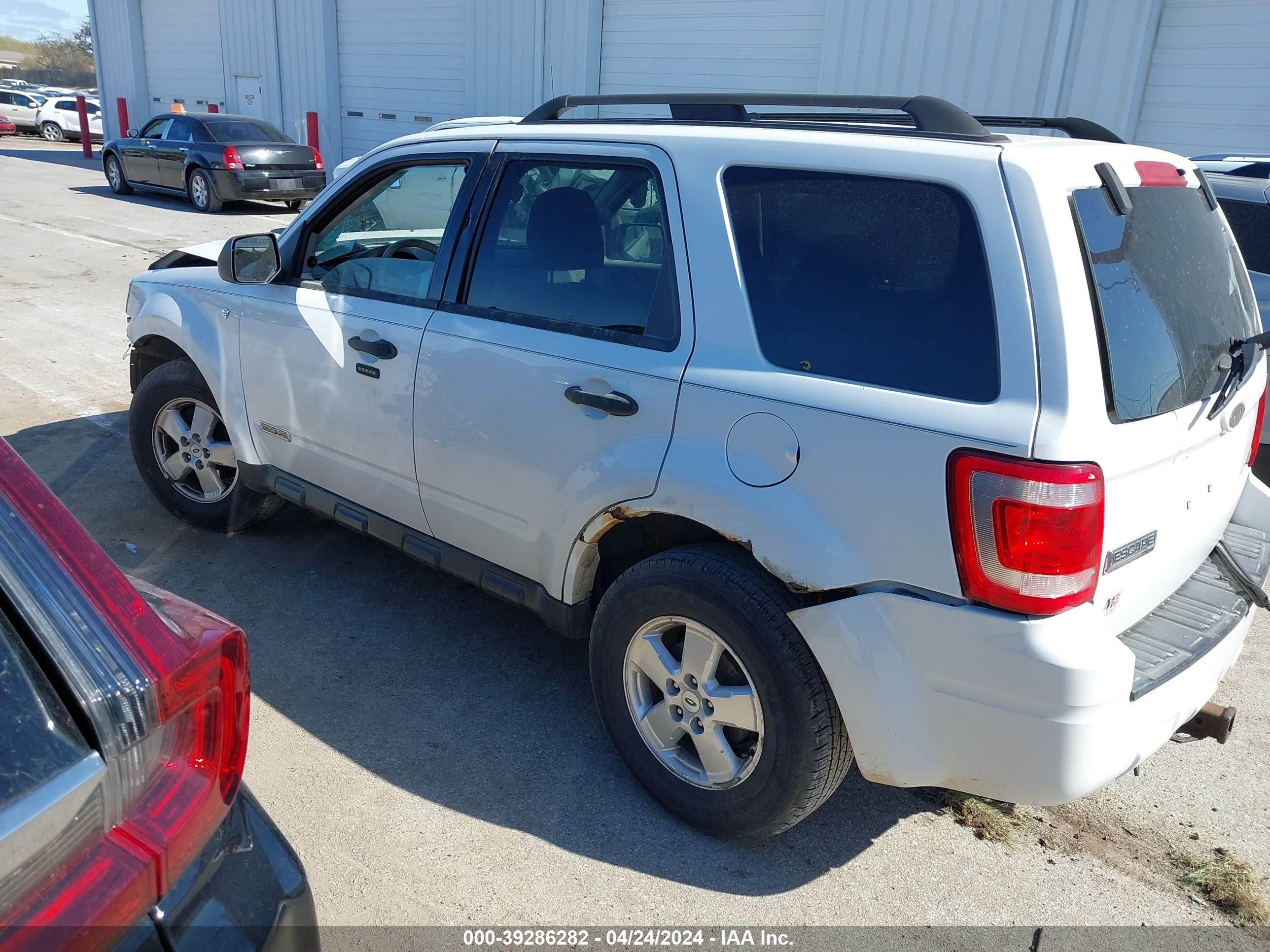 Photo 2 VIN: 1FMCU93188KC14983 - FORD ESCAPE 