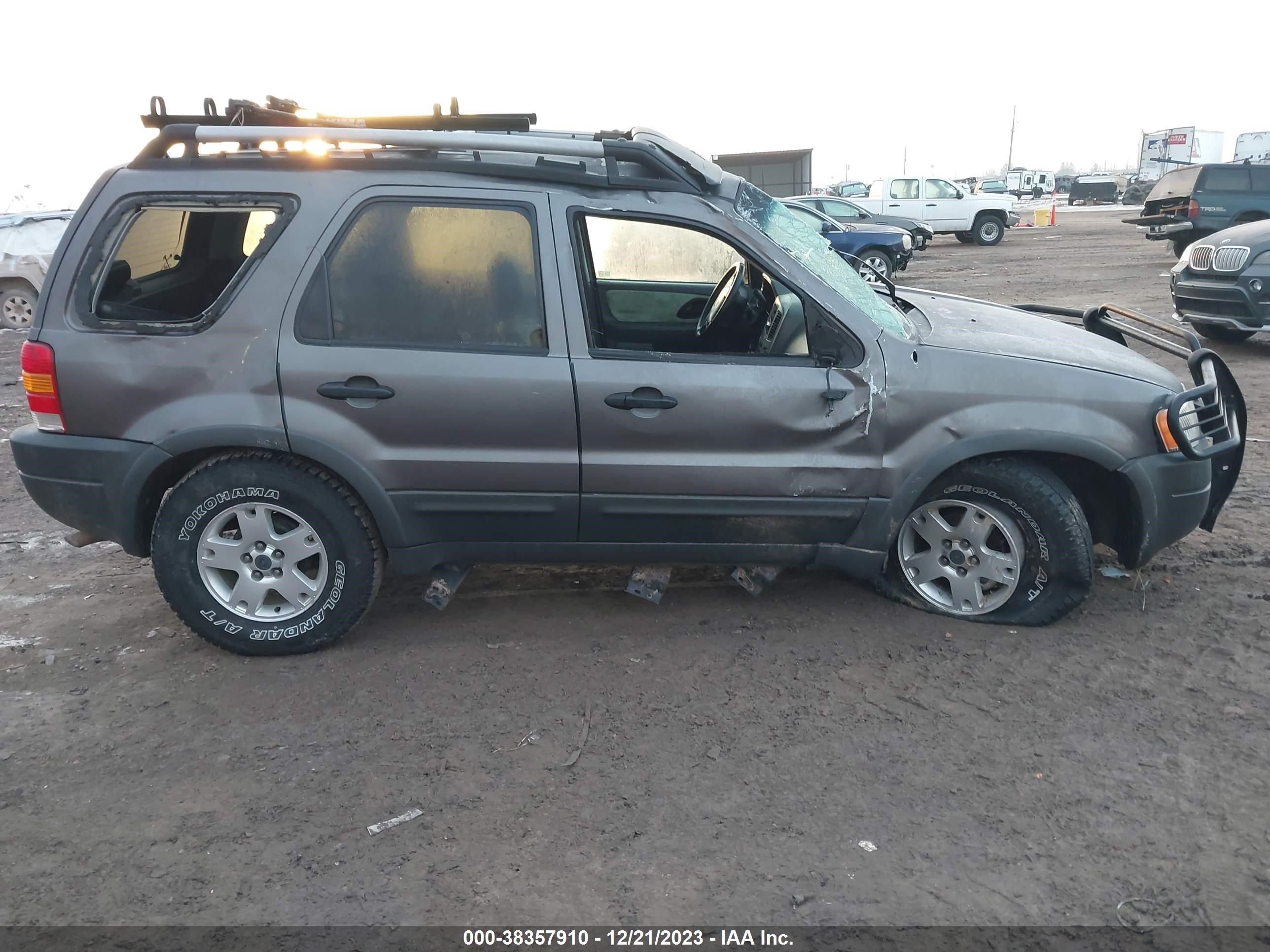 Photo 13 VIN: 1FMCU93193KB02685 - FORD ESCAPE 