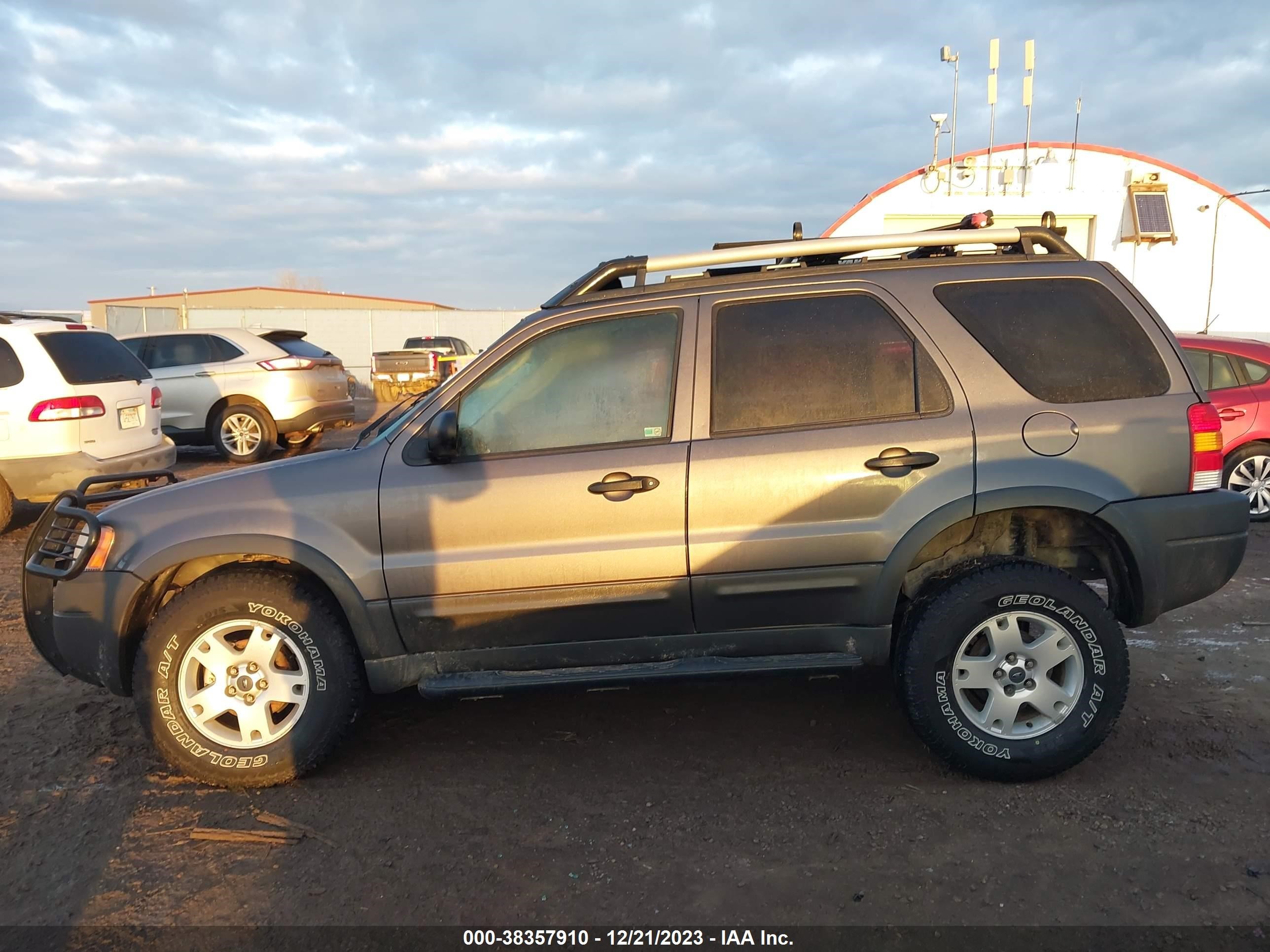 Photo 14 VIN: 1FMCU93193KB02685 - FORD ESCAPE 