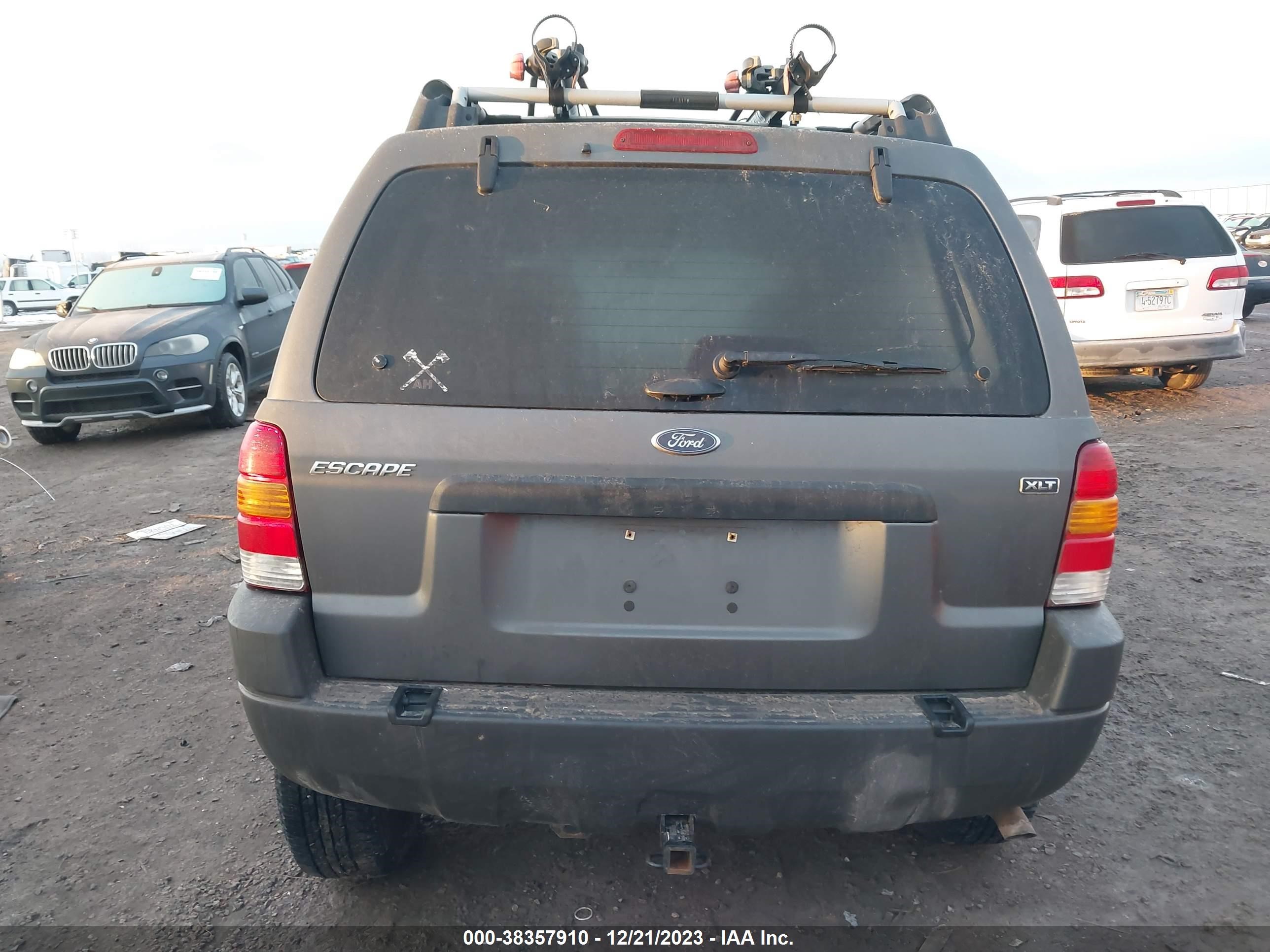 Photo 16 VIN: 1FMCU93193KB02685 - FORD ESCAPE 