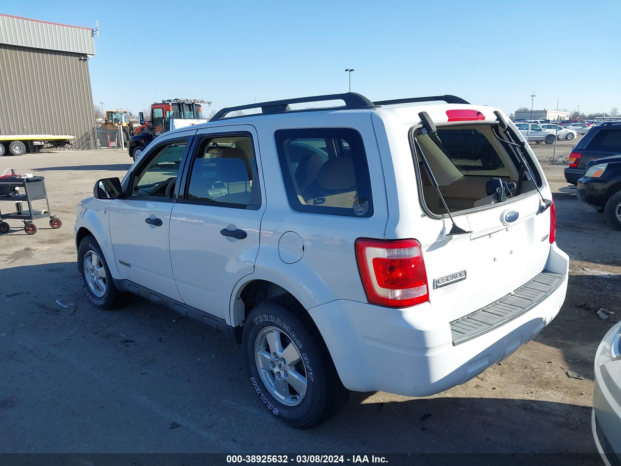 Photo 2 VIN: 1FMCU93198KB68502 - FORD ESCAPE 