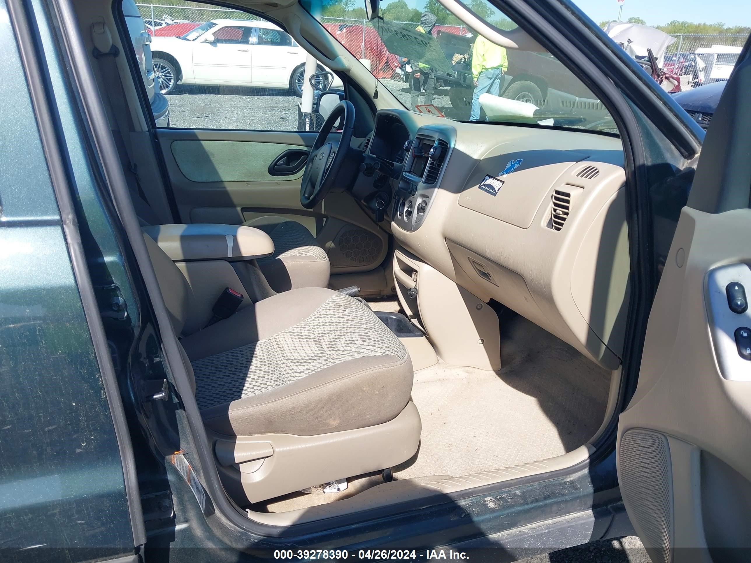 Photo 4 VIN: 1FMCU931X4DA12841 - FORD ESCAPE 