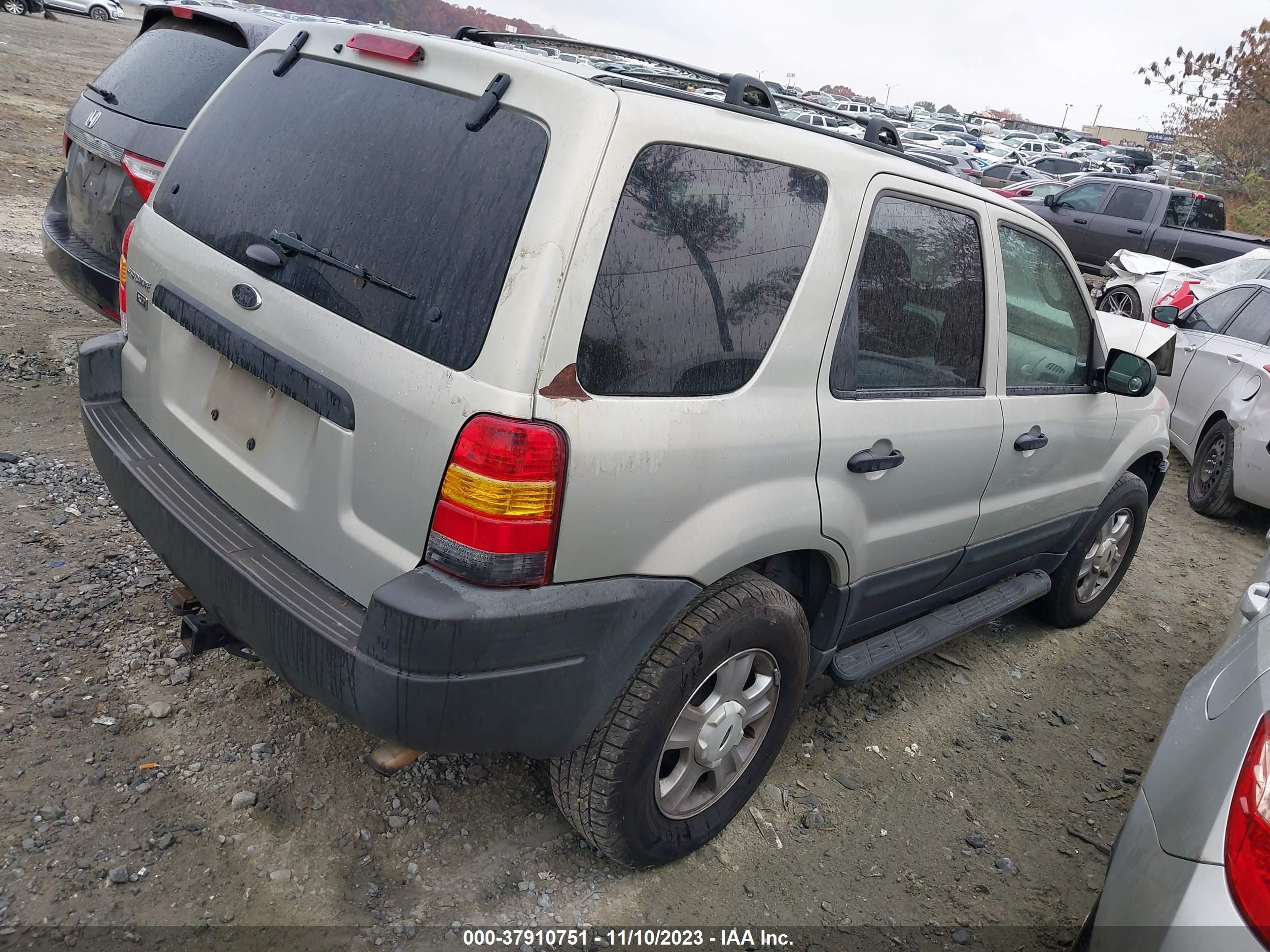 Photo 3 VIN: 1FMCU931X4KB08433 - FORD ESCAPE 