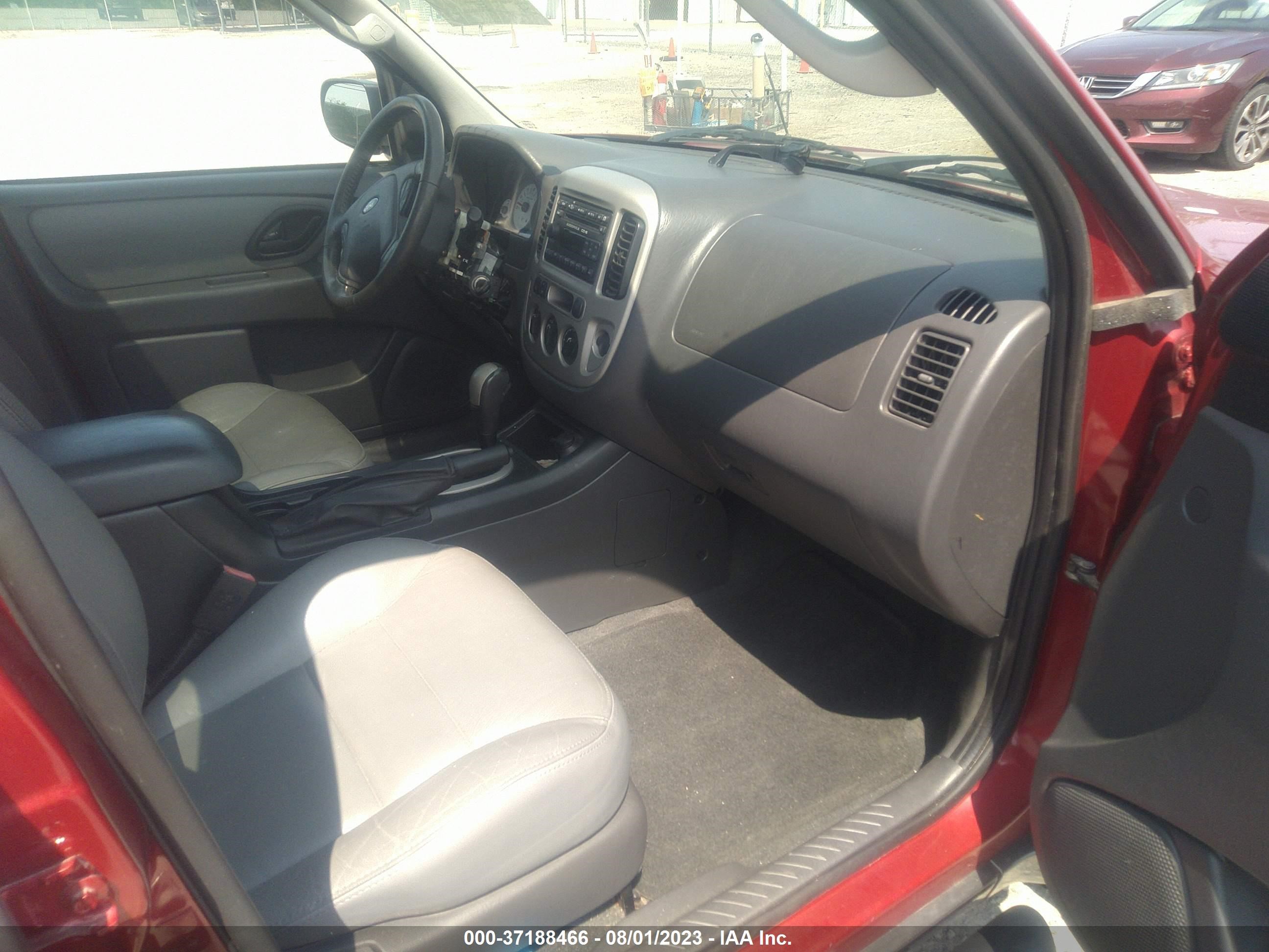 Photo 4 VIN: 1FMCU931X6KB99495 - FORD ESCAPE 