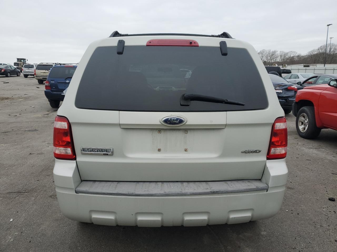 Photo 5 VIN: 1FMCU931X8KB25920 - FORD ESCAPE 