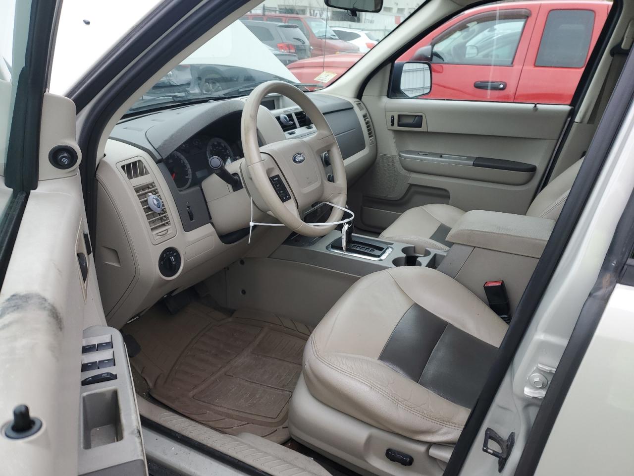 Photo 6 VIN: 1FMCU931X8KB25920 - FORD ESCAPE 