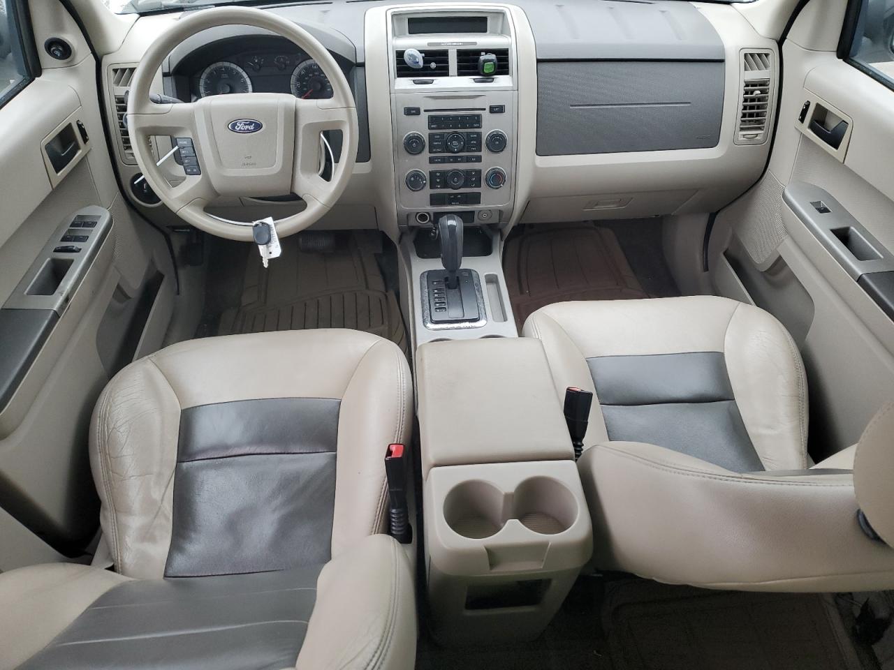 Photo 7 VIN: 1FMCU931X8KB25920 - FORD ESCAPE 