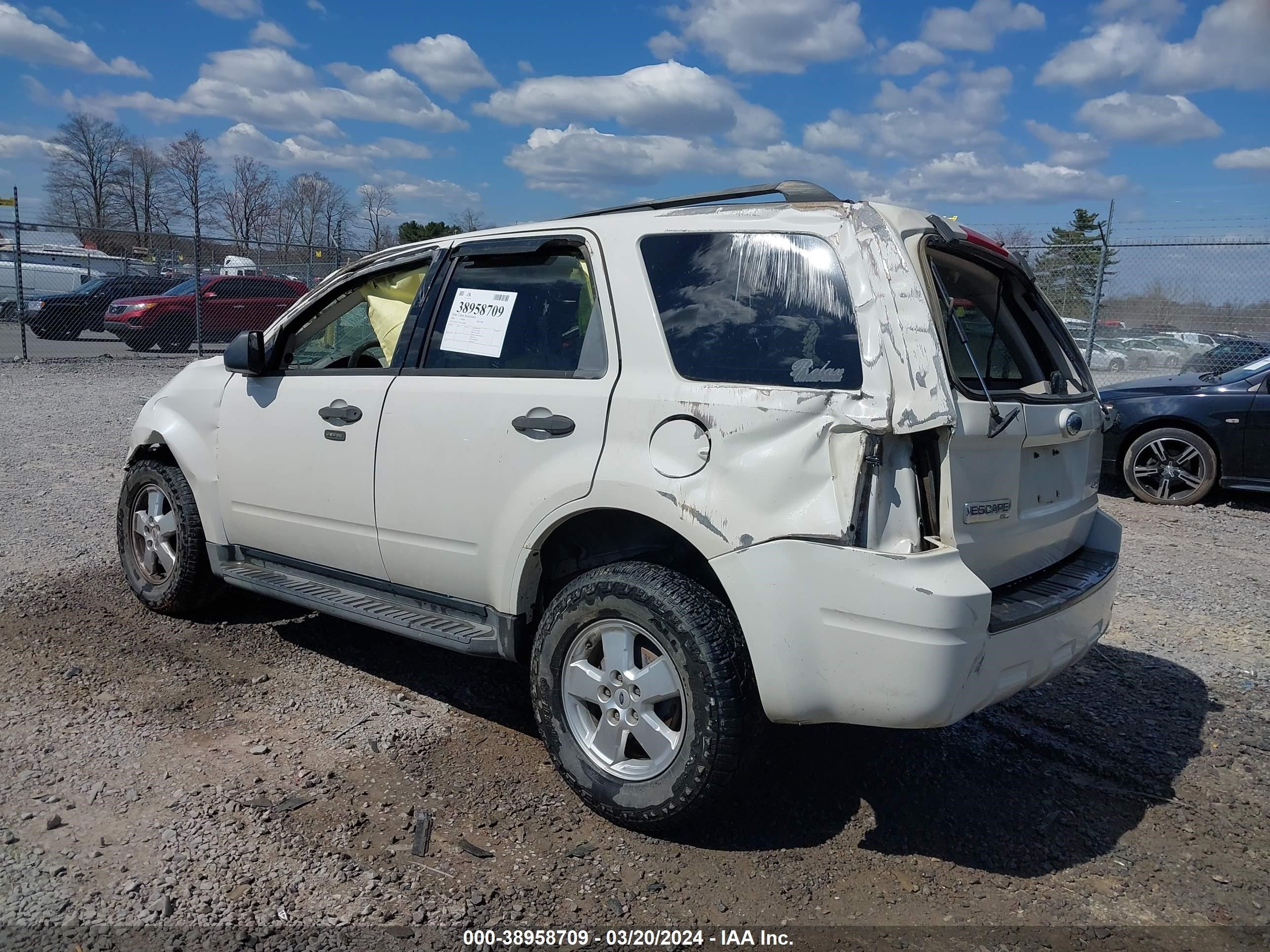 Photo 2 VIN: 1FMCU93G19KA60686 - FORD ESCAPE 