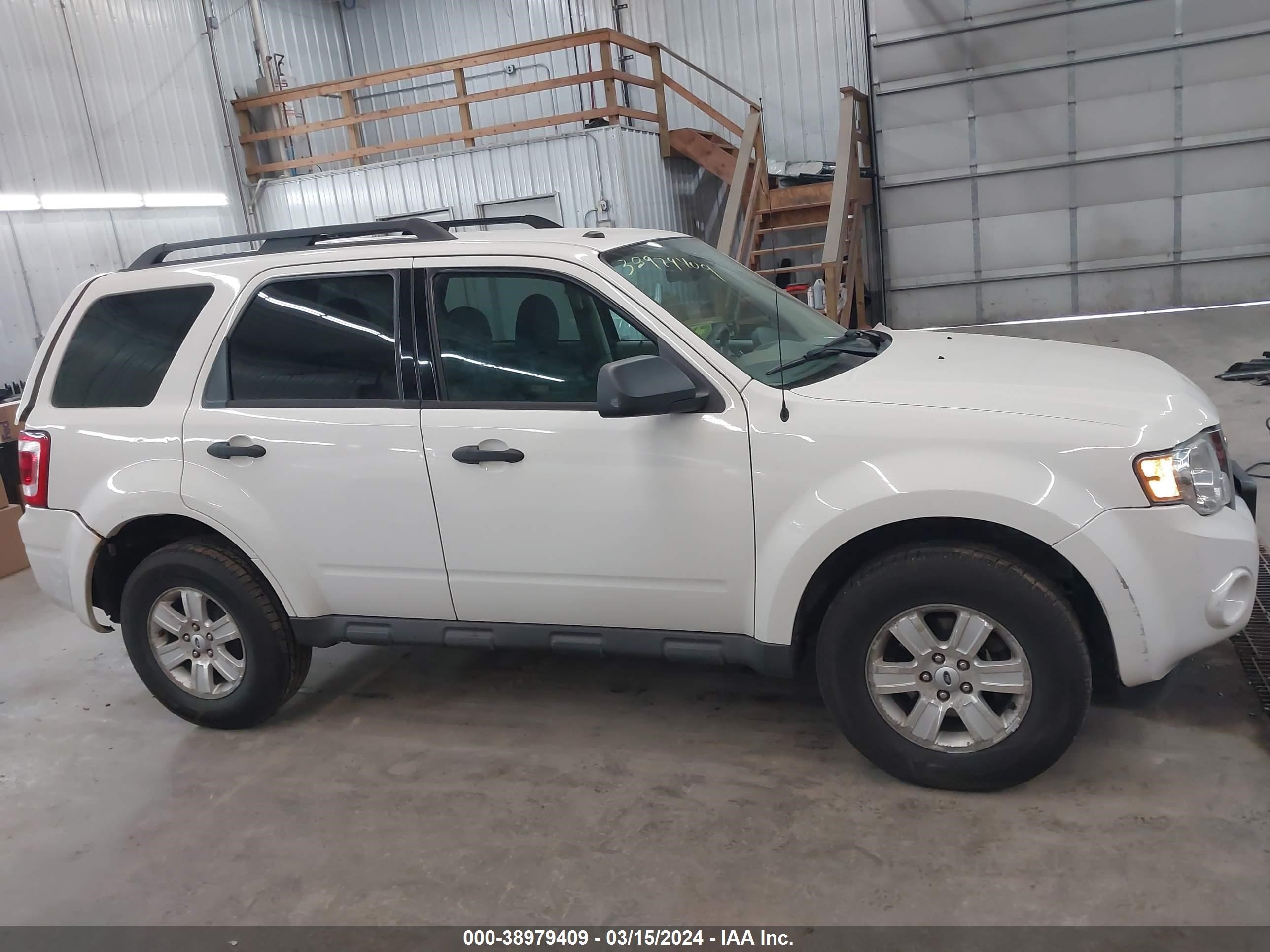 Photo 13 VIN: 1FMCU93G39KA81944 - FORD ESCAPE 