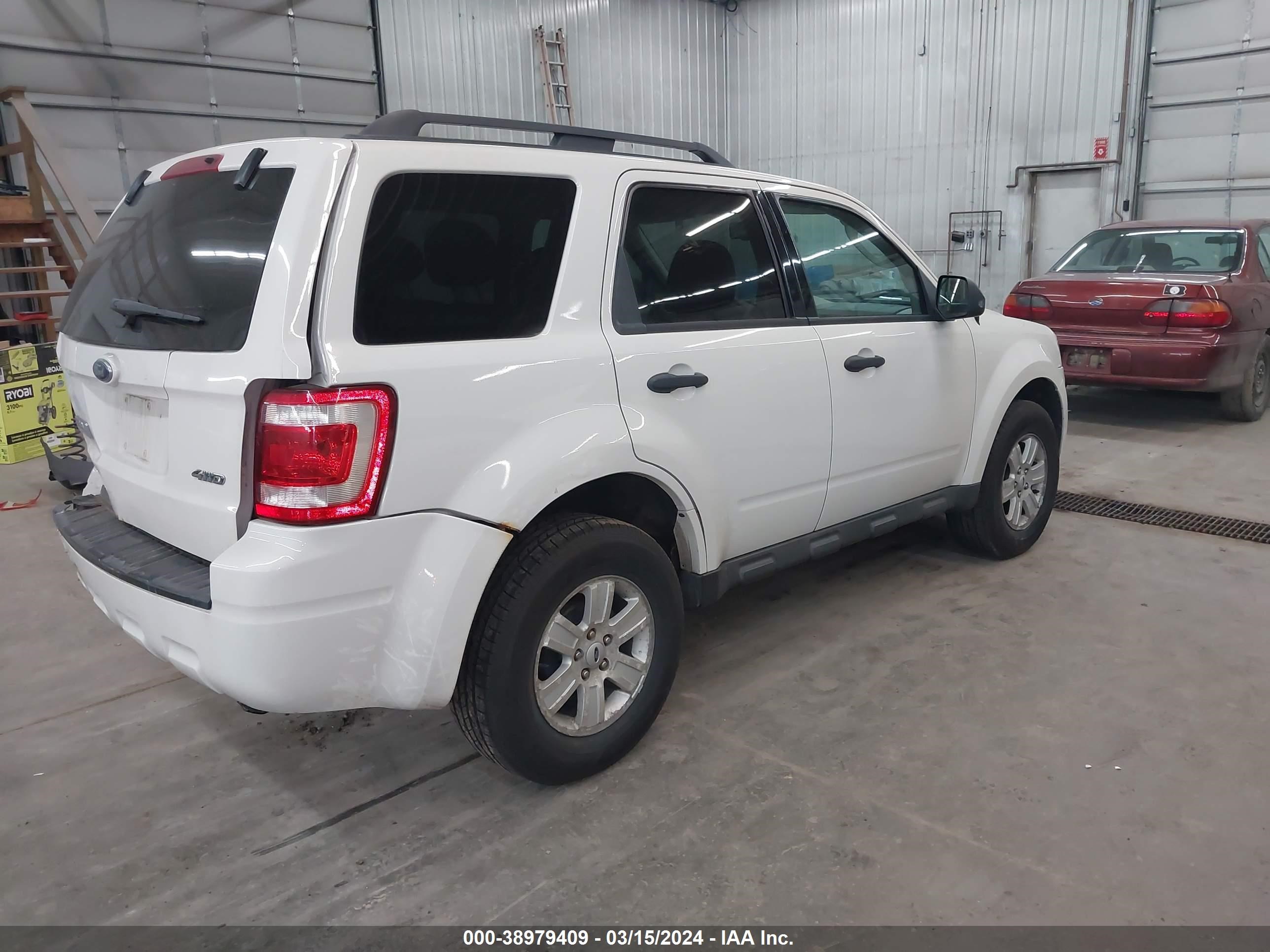 Photo 3 VIN: 1FMCU93G39KA81944 - FORD ESCAPE 