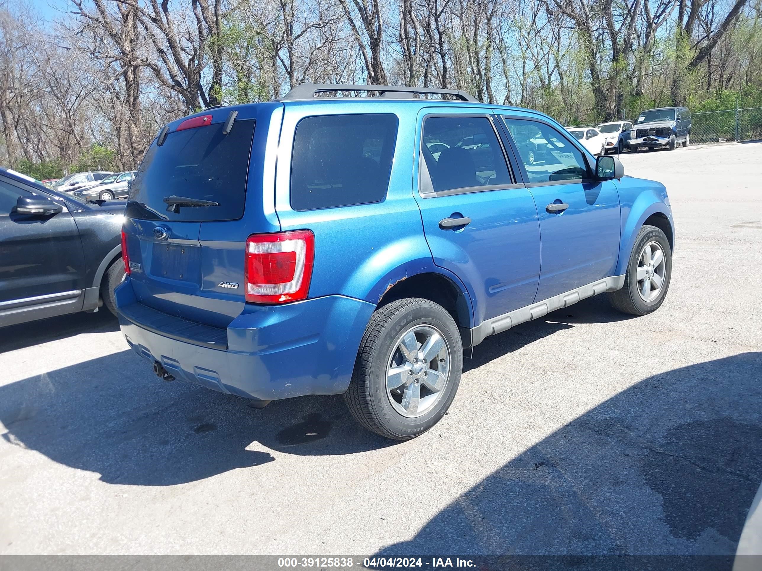 Photo 3 VIN: 1FMCU93G59KC34954 - FORD ESCAPE 