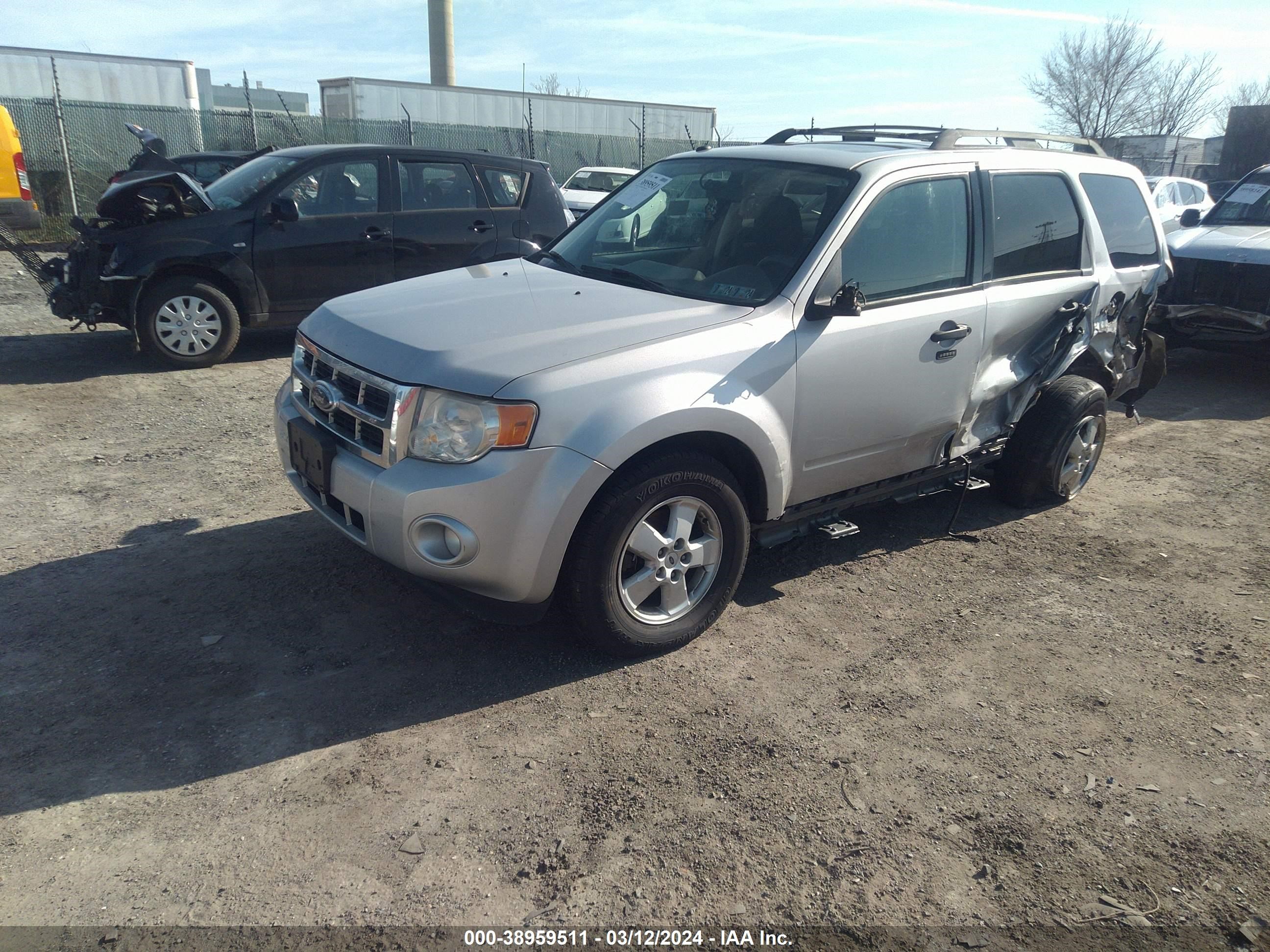 Photo 1 VIN: 1FMCU93G89KA60751 - FORD ESCAPE 