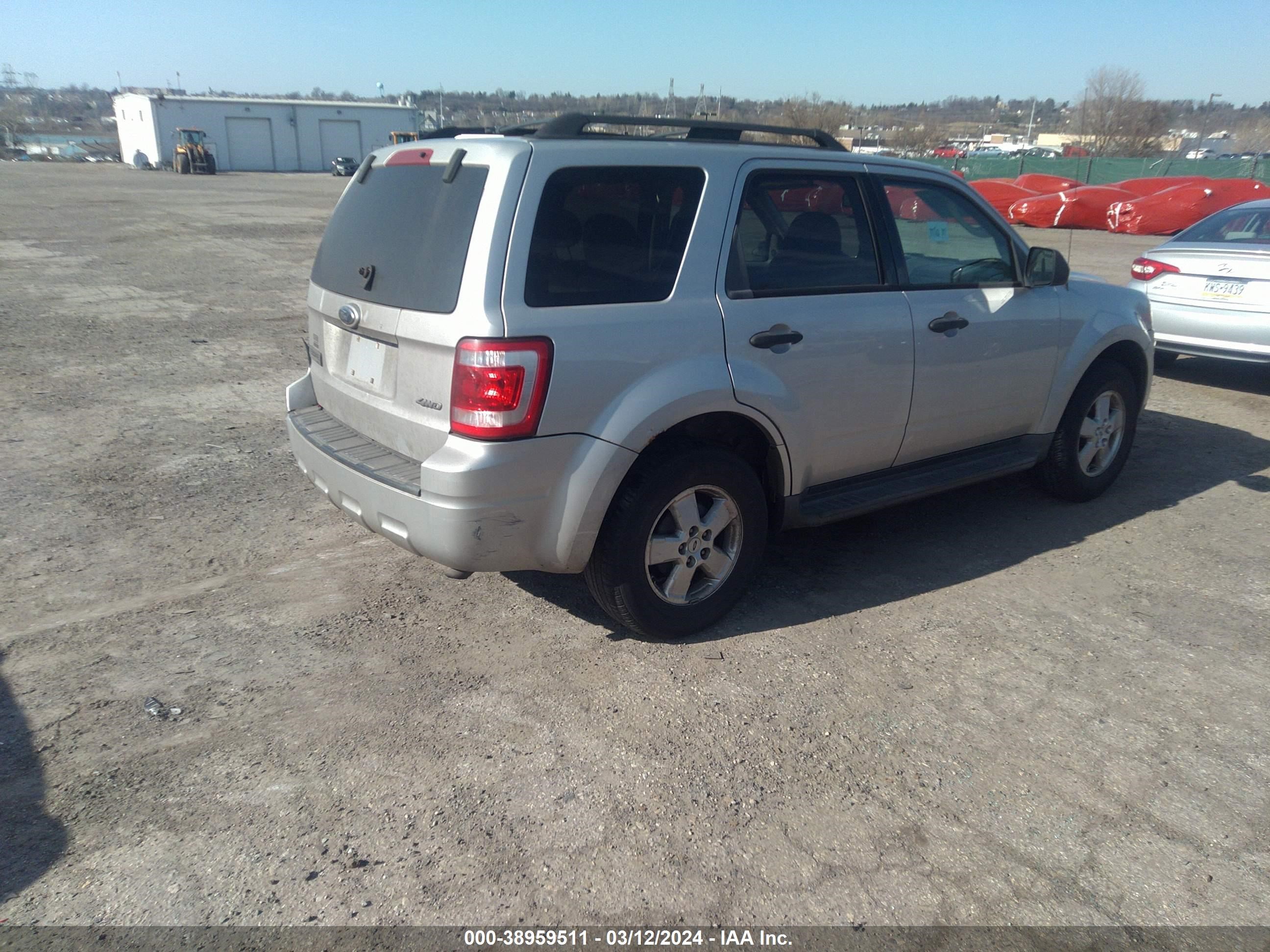 Photo 3 VIN: 1FMCU93G89KA60751 - FORD ESCAPE 