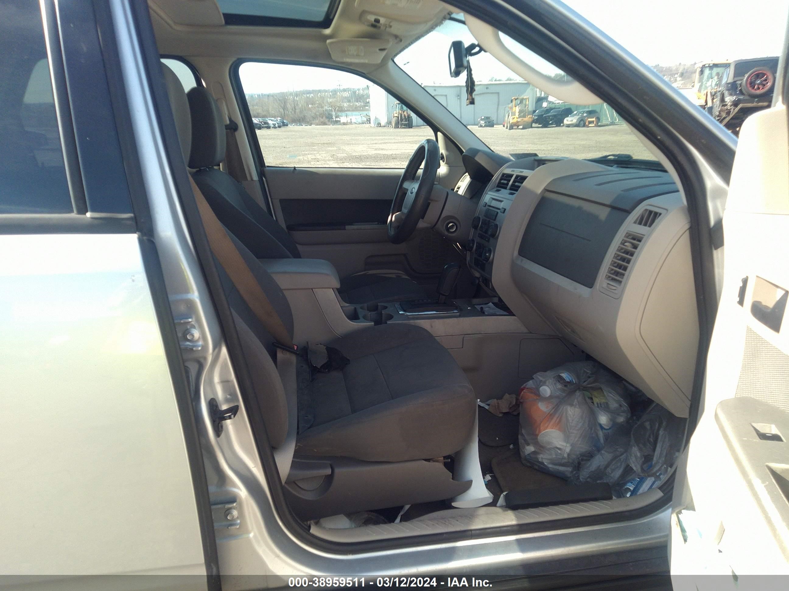 Photo 4 VIN: 1FMCU93G89KA60751 - FORD ESCAPE 