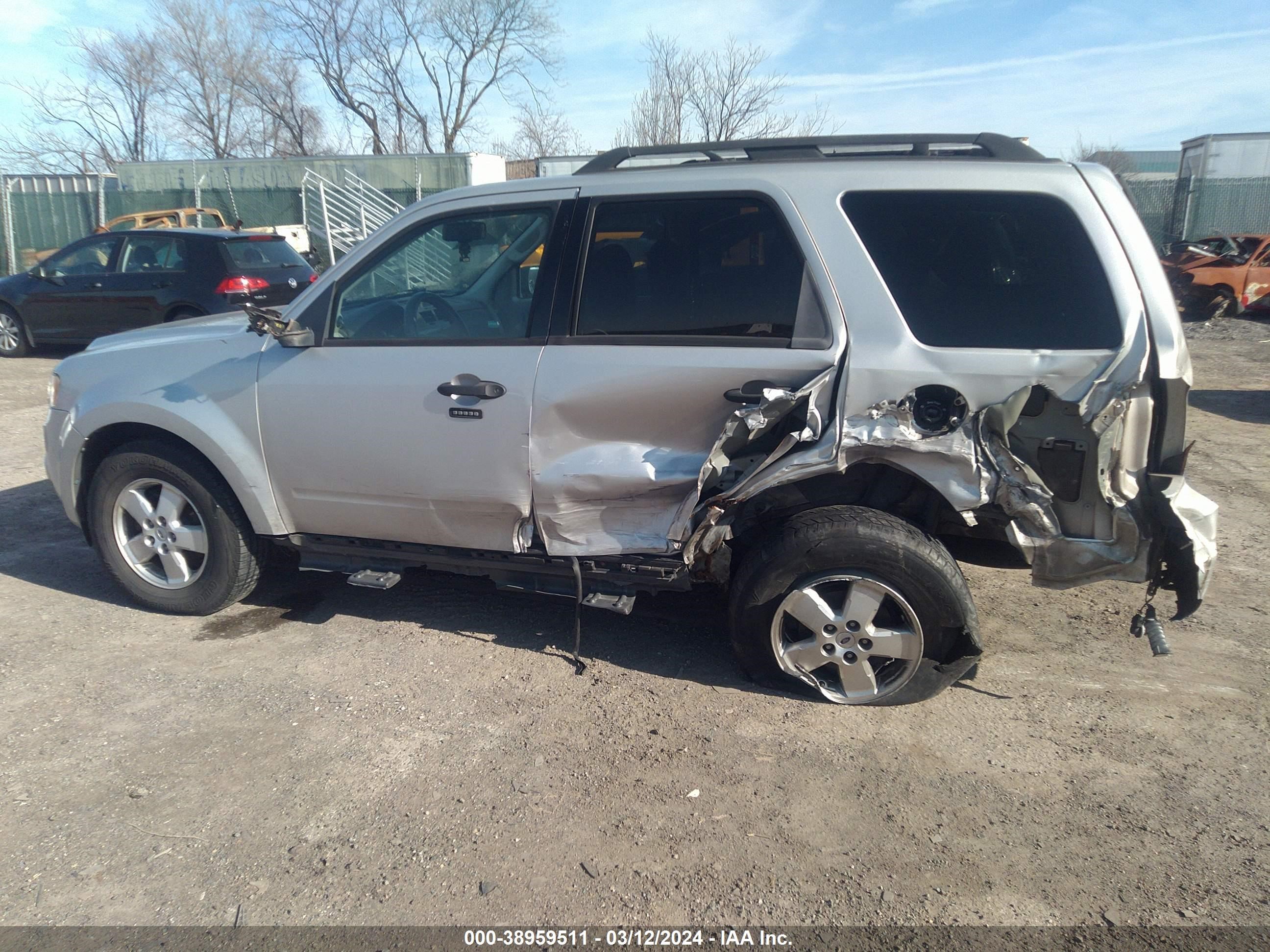 Photo 5 VIN: 1FMCU93G89KA60751 - FORD ESCAPE 