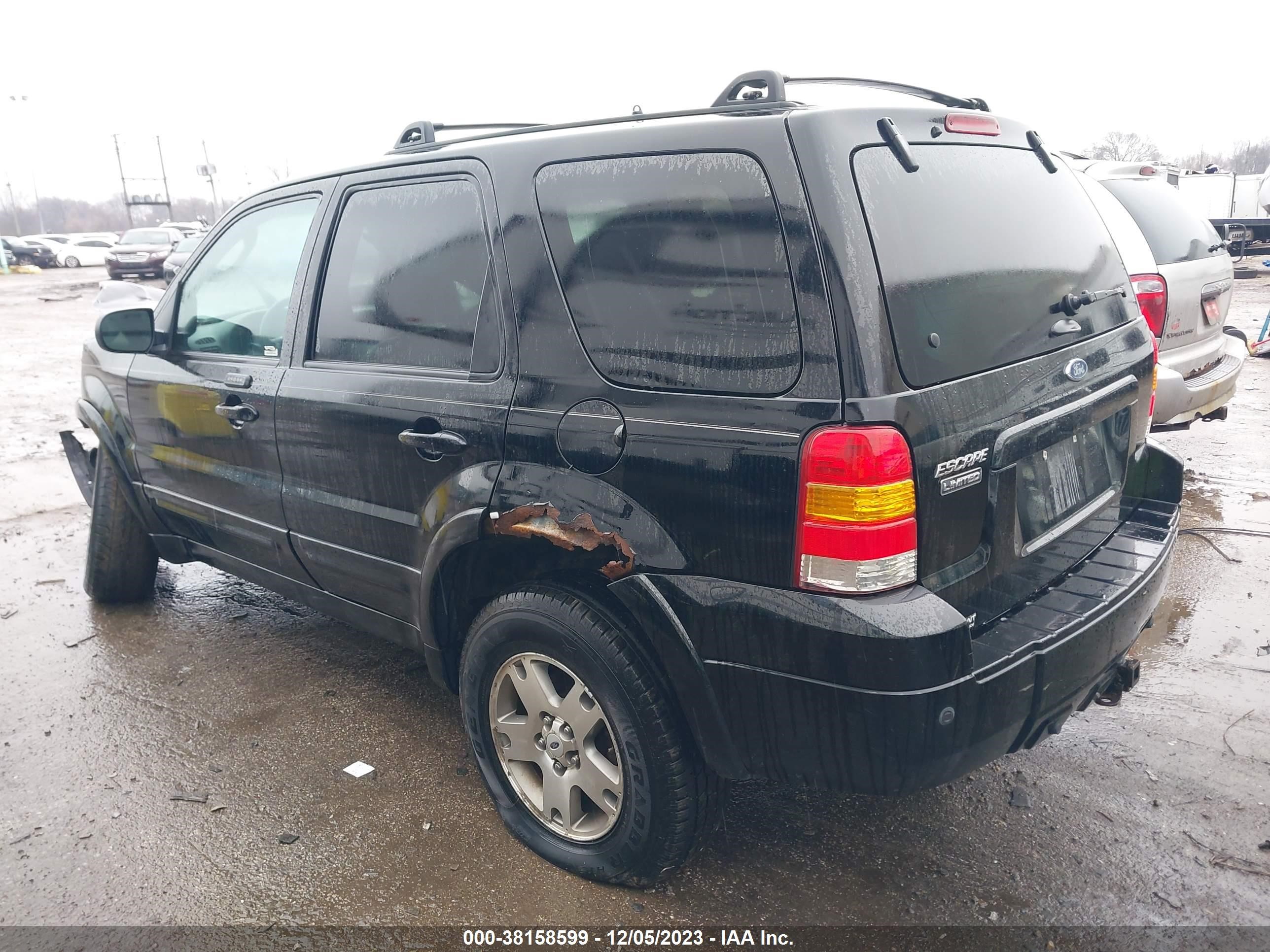 Photo 2 VIN: 1FMCU94105KA12360 - FORD ESCAPE 