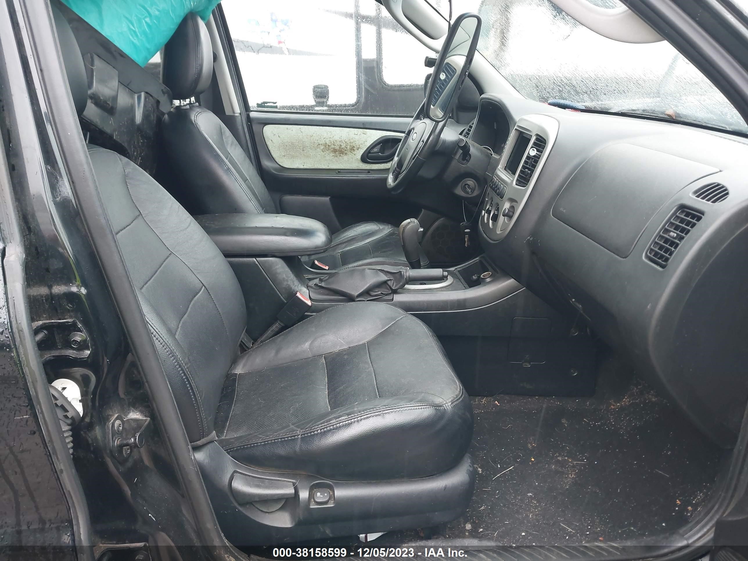 Photo 4 VIN: 1FMCU94105KA12360 - FORD ESCAPE 