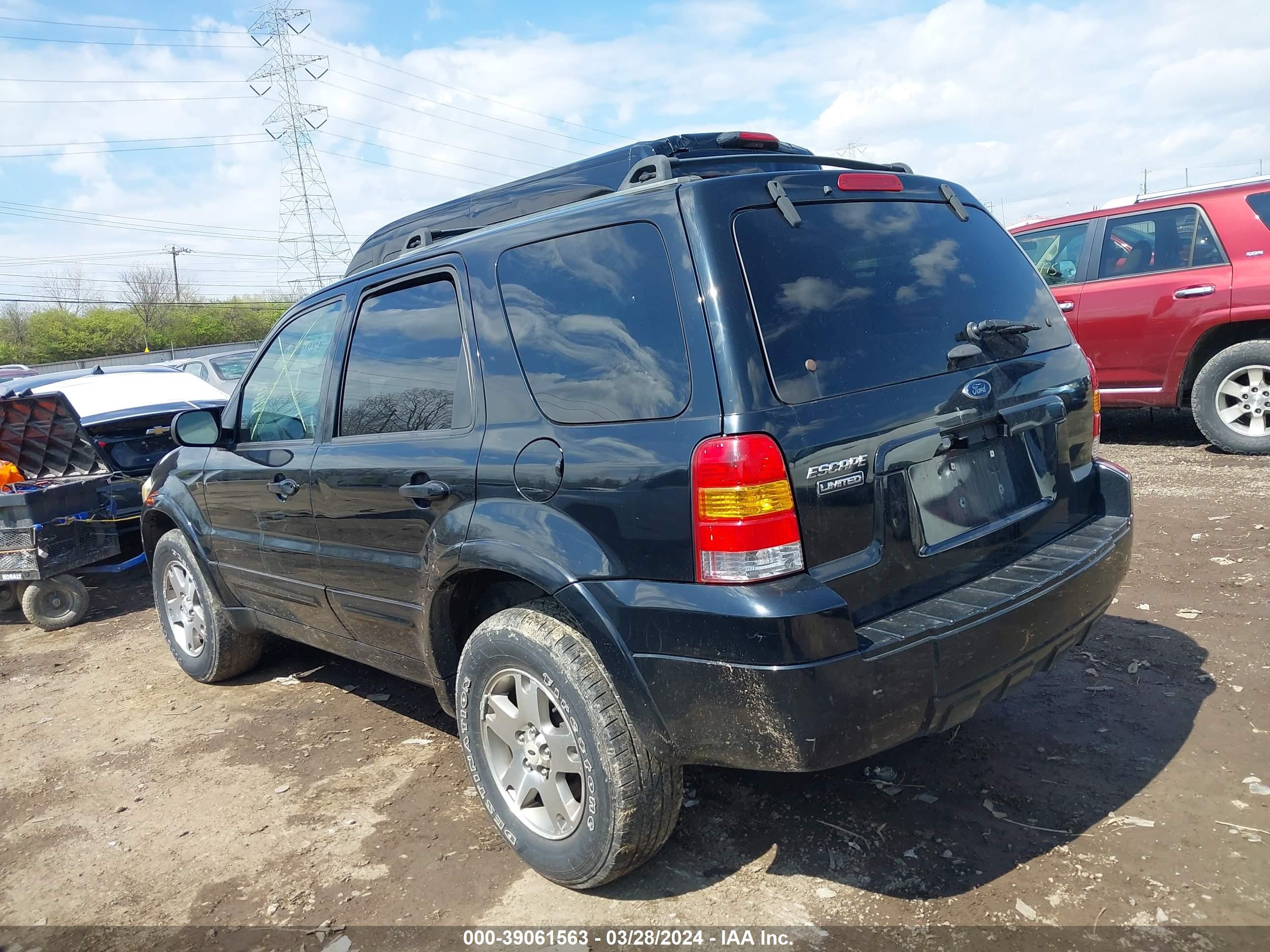 Photo 2 VIN: 1FMCU94105KA62112 - FORD ESCAPE 