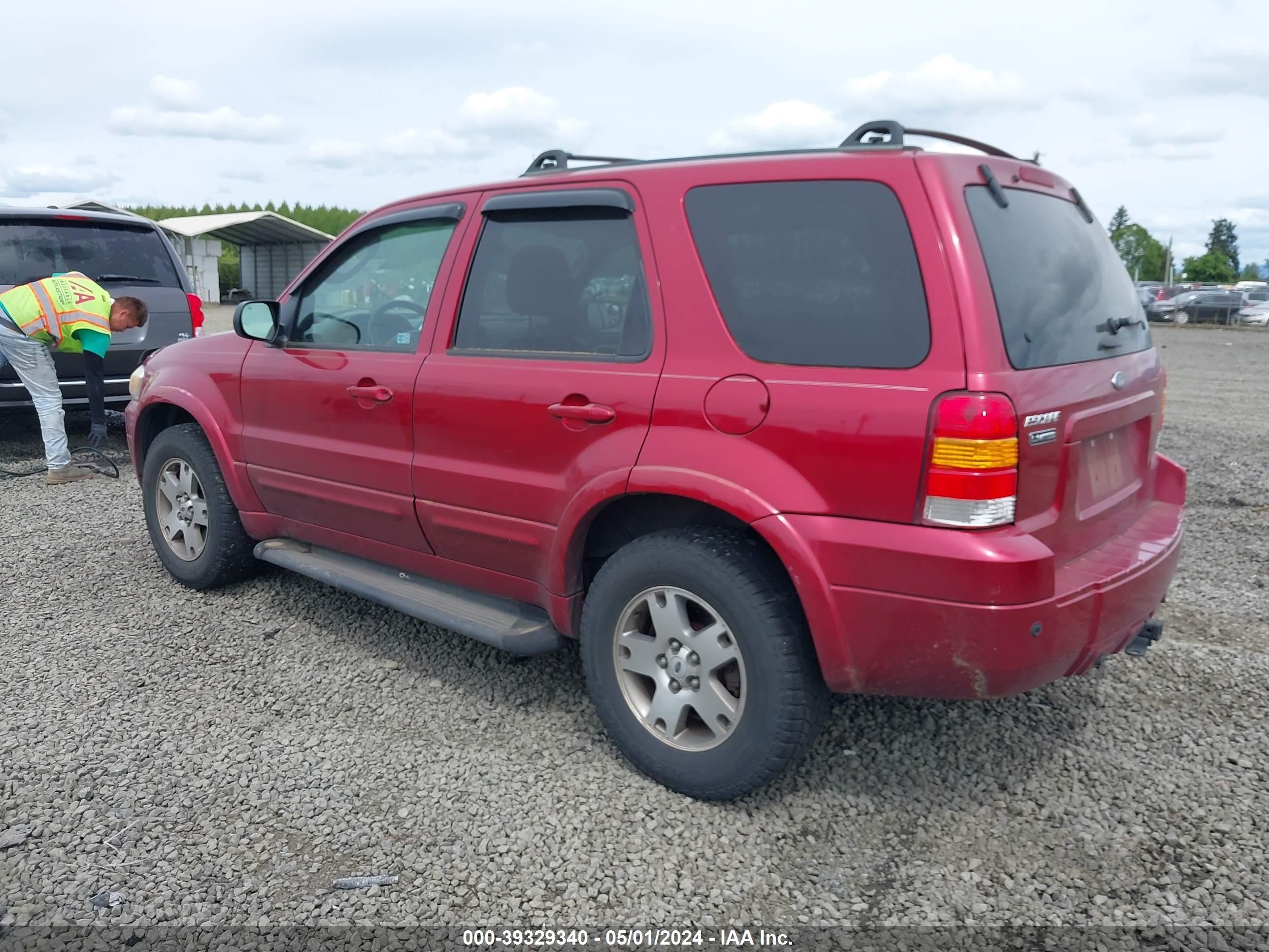 Photo 2 VIN: 1FMCU94115KB15576 - FORD ESCAPE 