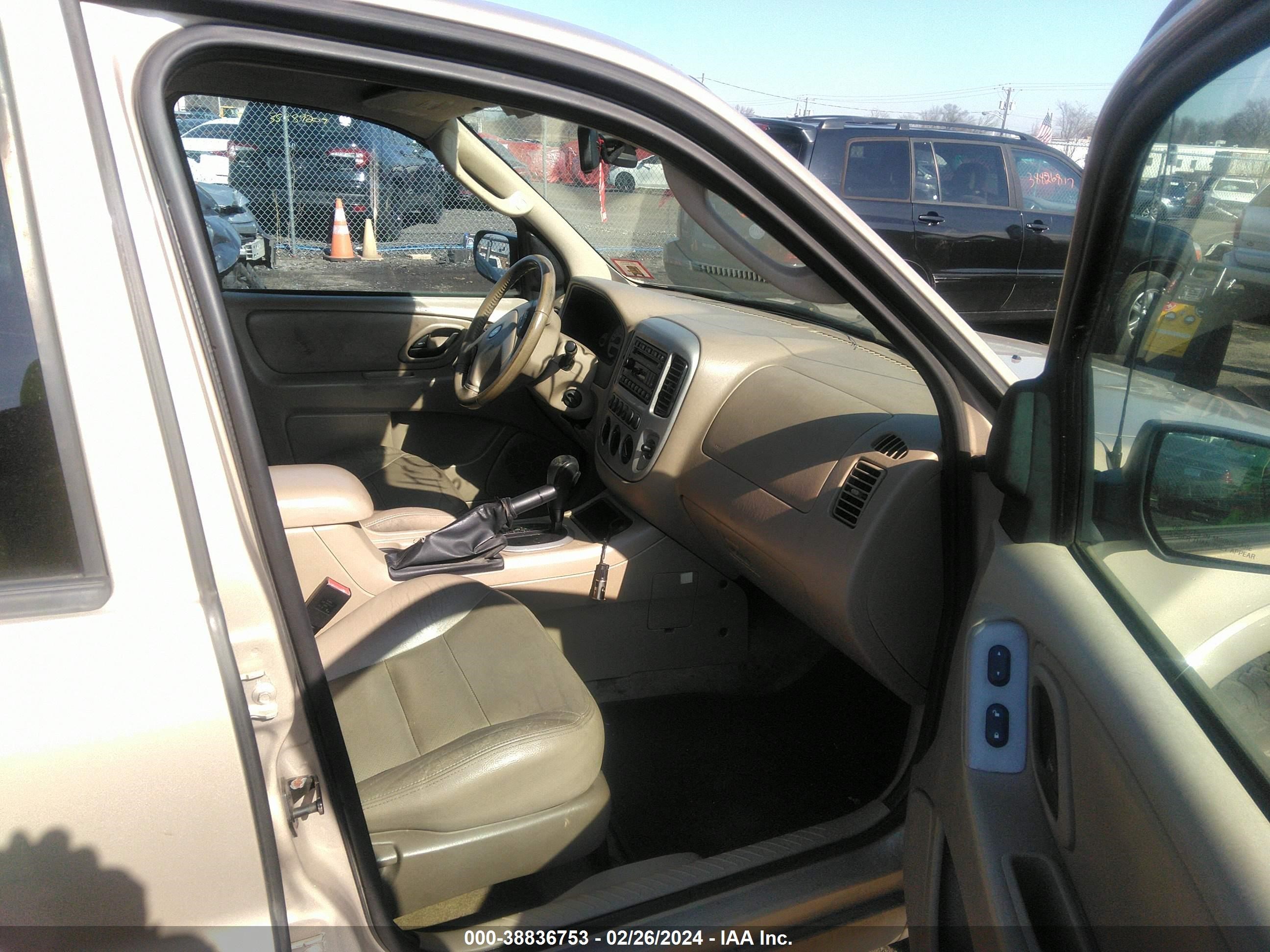 Photo 4 VIN: 1FMCU94117KB25690 - FORD ESCAPE 