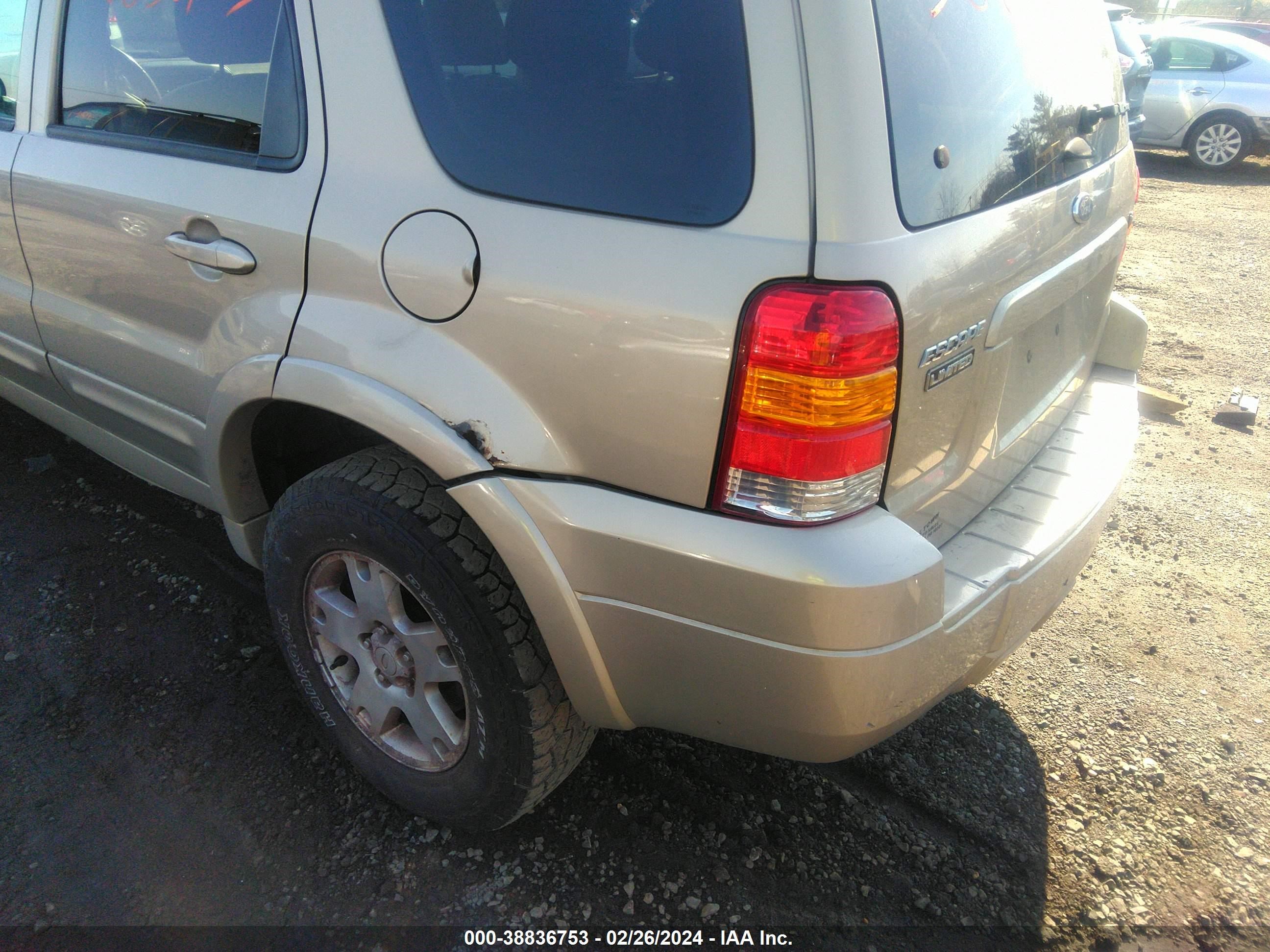 Photo 5 VIN: 1FMCU94117KB25690 - FORD ESCAPE 