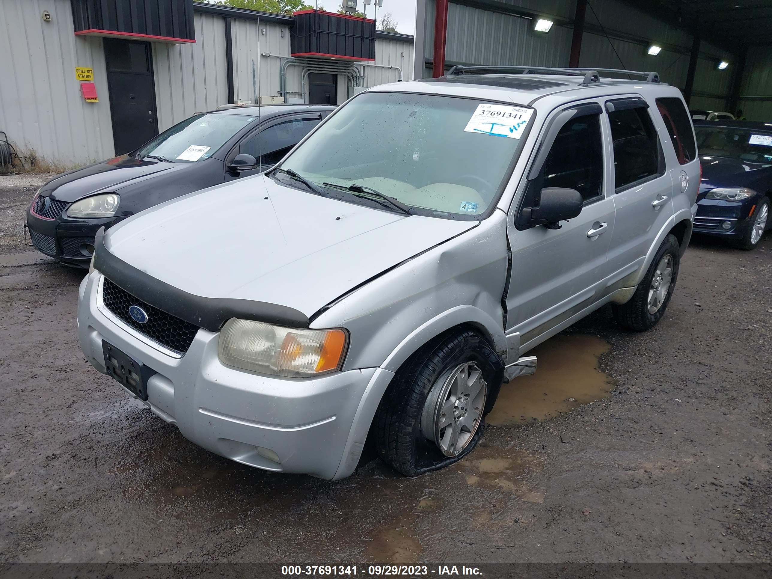 Photo 1 VIN: 1FMCU94123KD49240 - FORD ESCAPE 