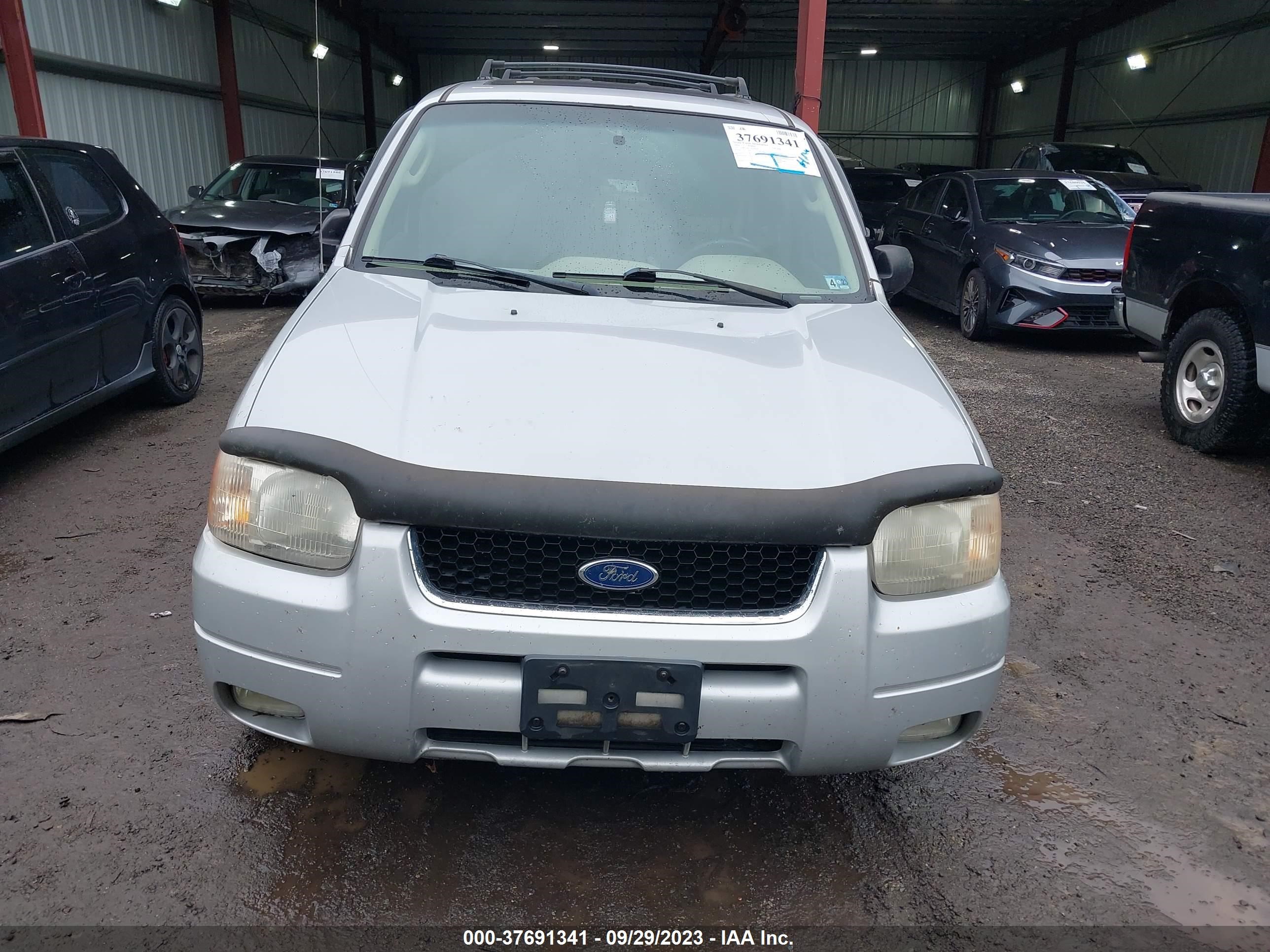 Photo 12 VIN: 1FMCU94123KD49240 - FORD ESCAPE 