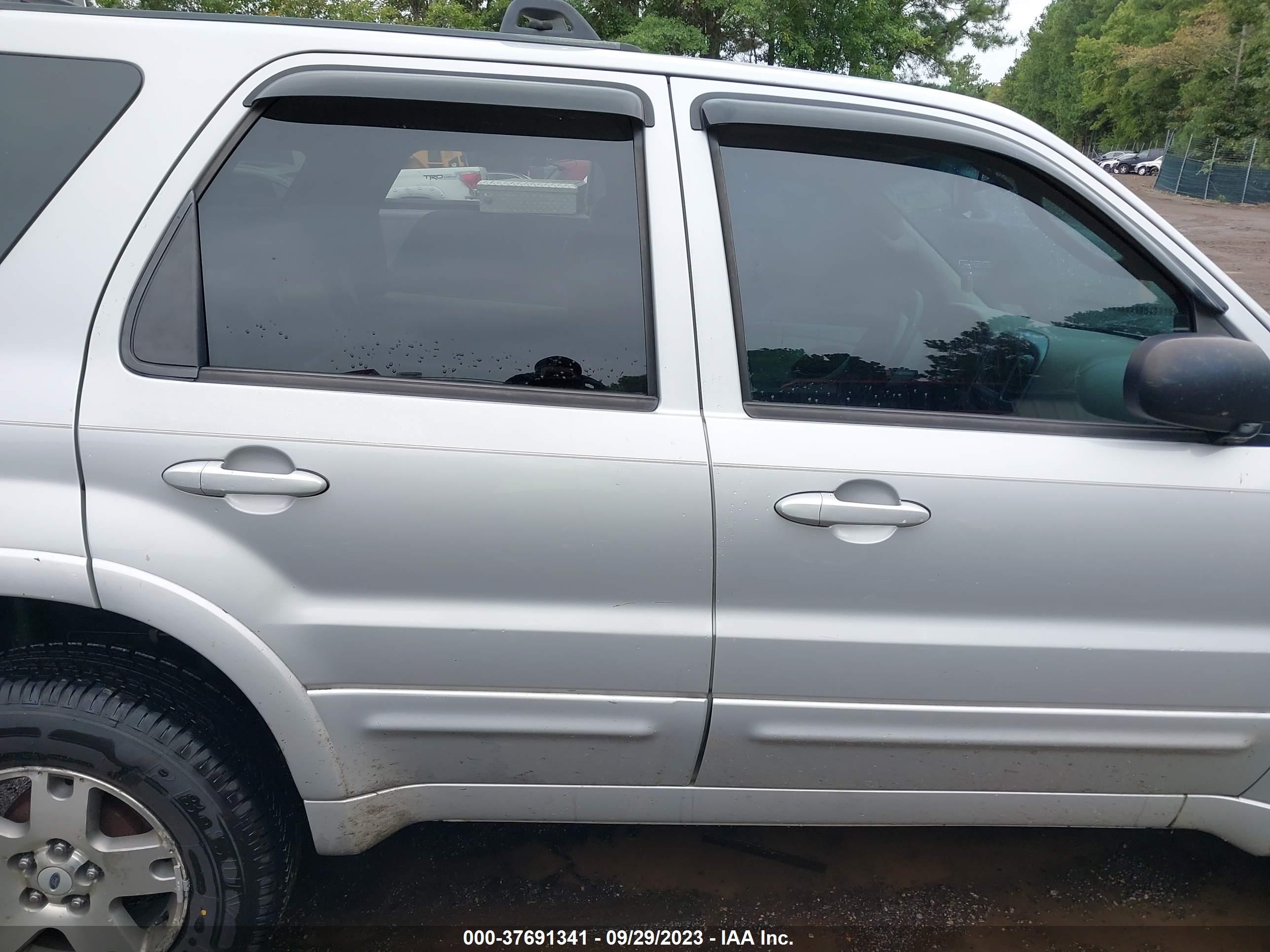 Photo 13 VIN: 1FMCU94123KD49240 - FORD ESCAPE 