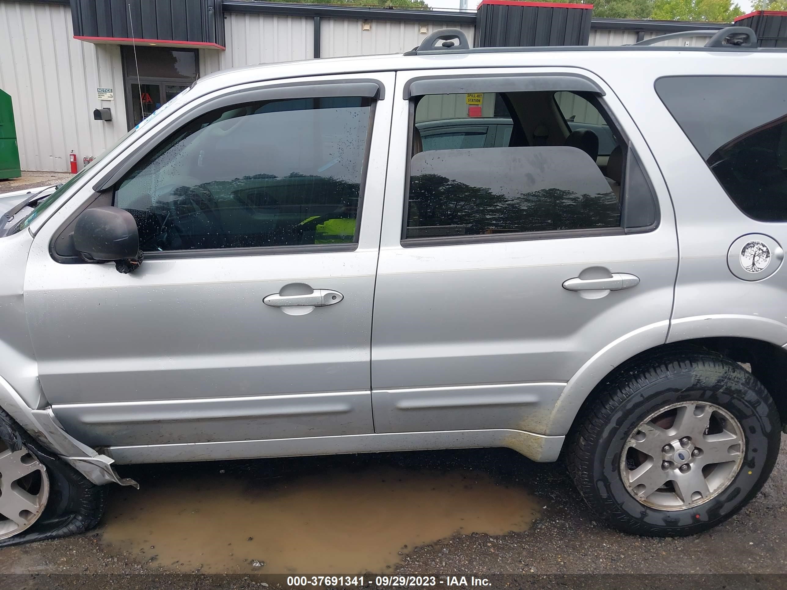 Photo 14 VIN: 1FMCU94123KD49240 - FORD ESCAPE 