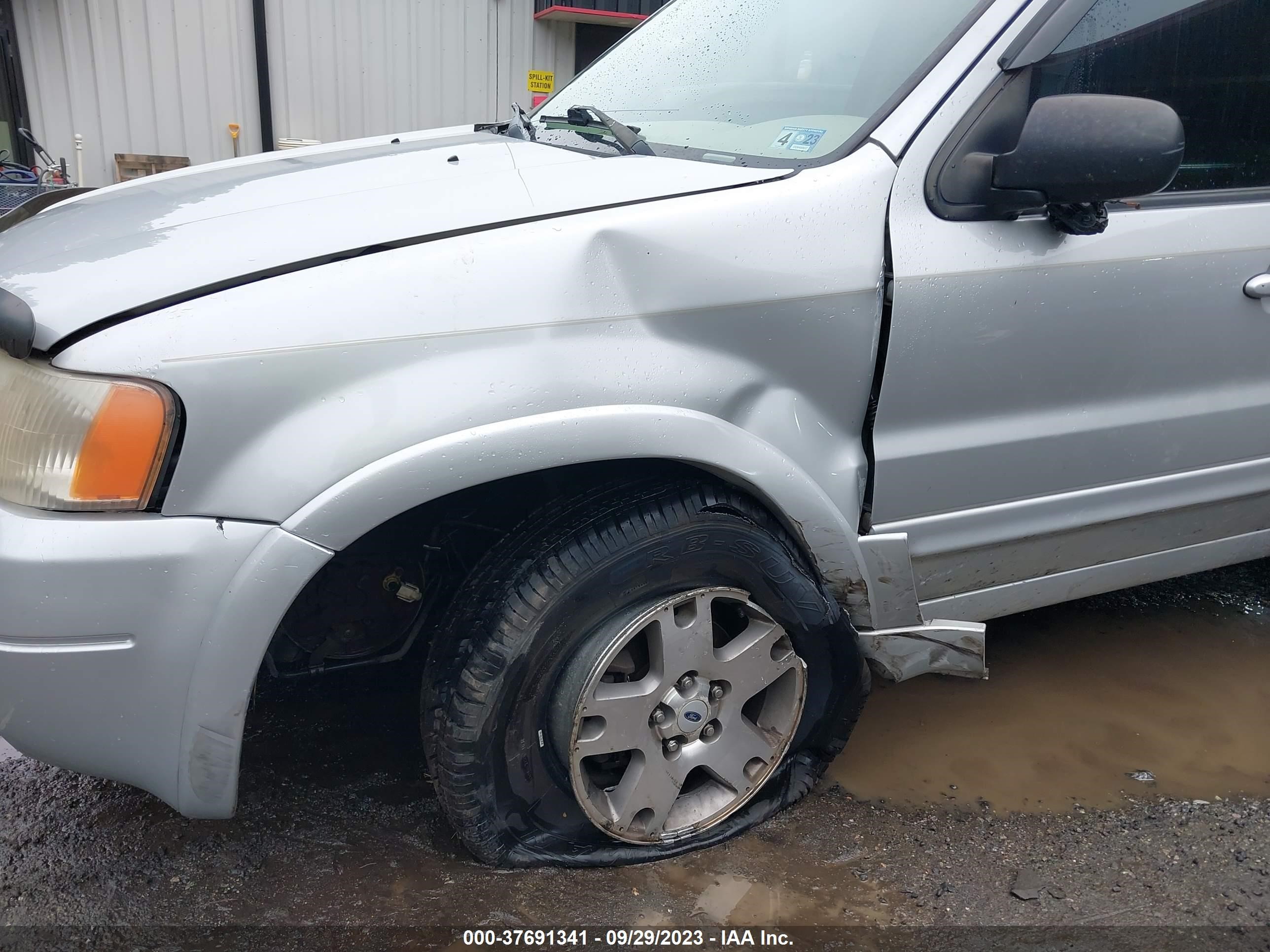 Photo 5 VIN: 1FMCU94123KD49240 - FORD ESCAPE 