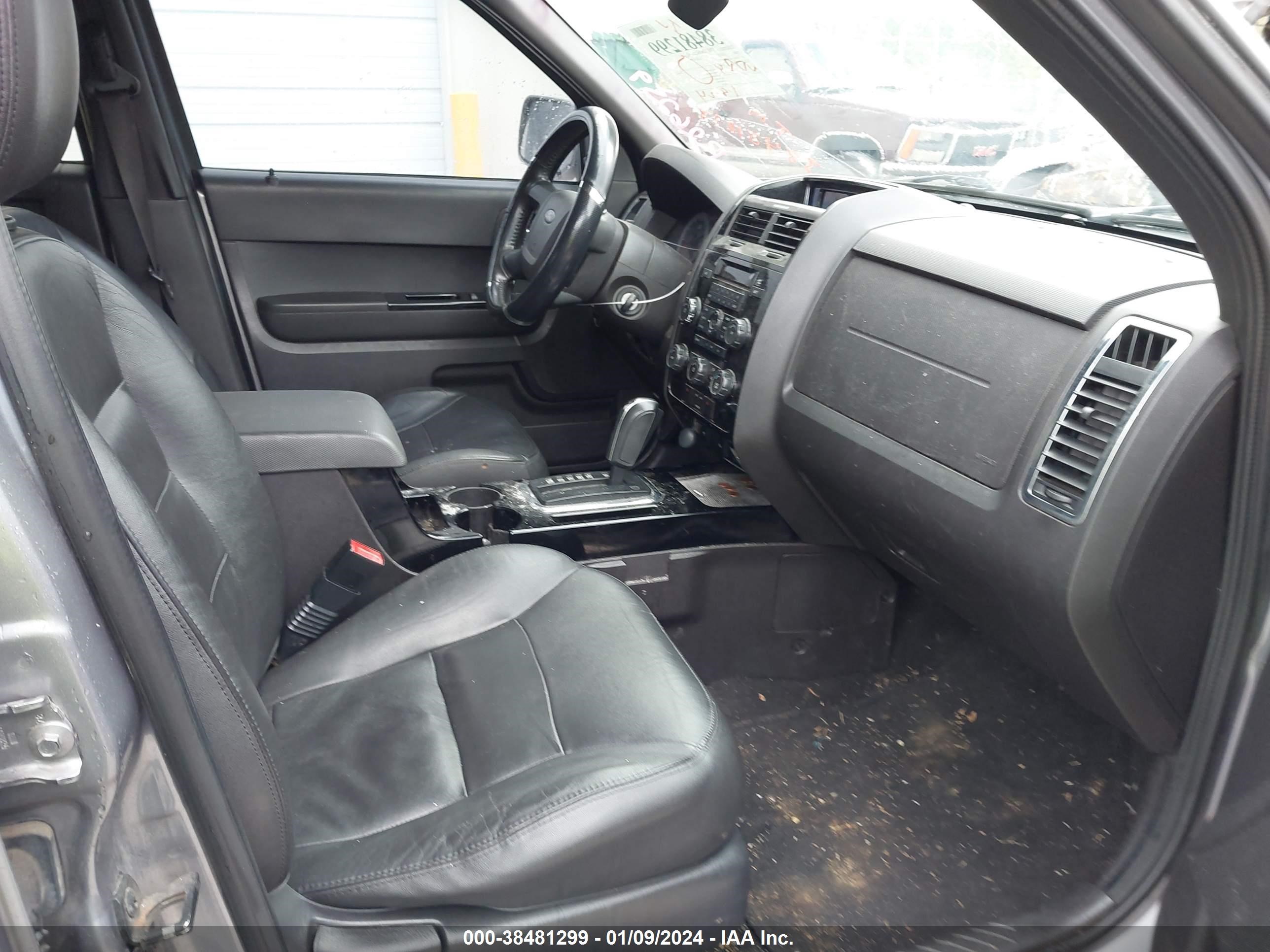 Photo 4 VIN: 1FMCU94158KB26259 - FORD ESCAPE 