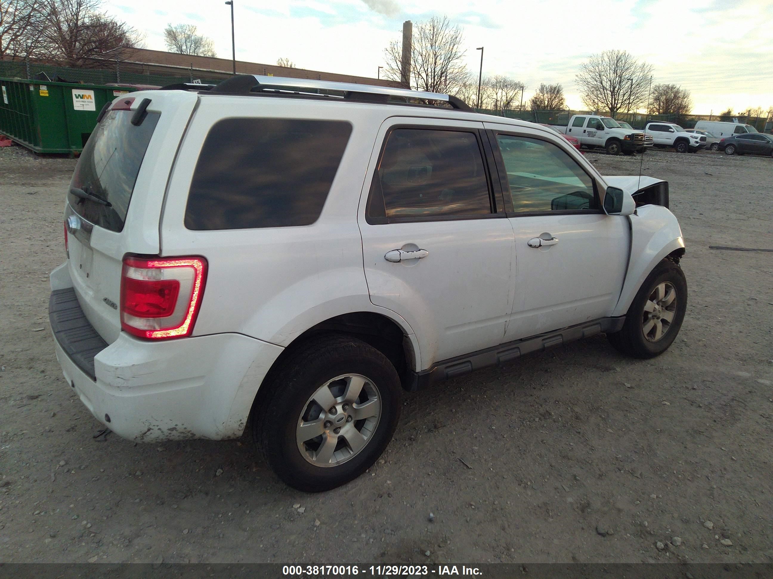 Photo 3 VIN: 1FMCU94188KE11120 - FORD ESCAPE 