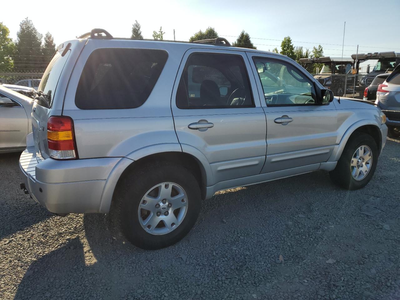 Photo 2 VIN: 1FMCU94196KB47905 - FORD ESCAPE 