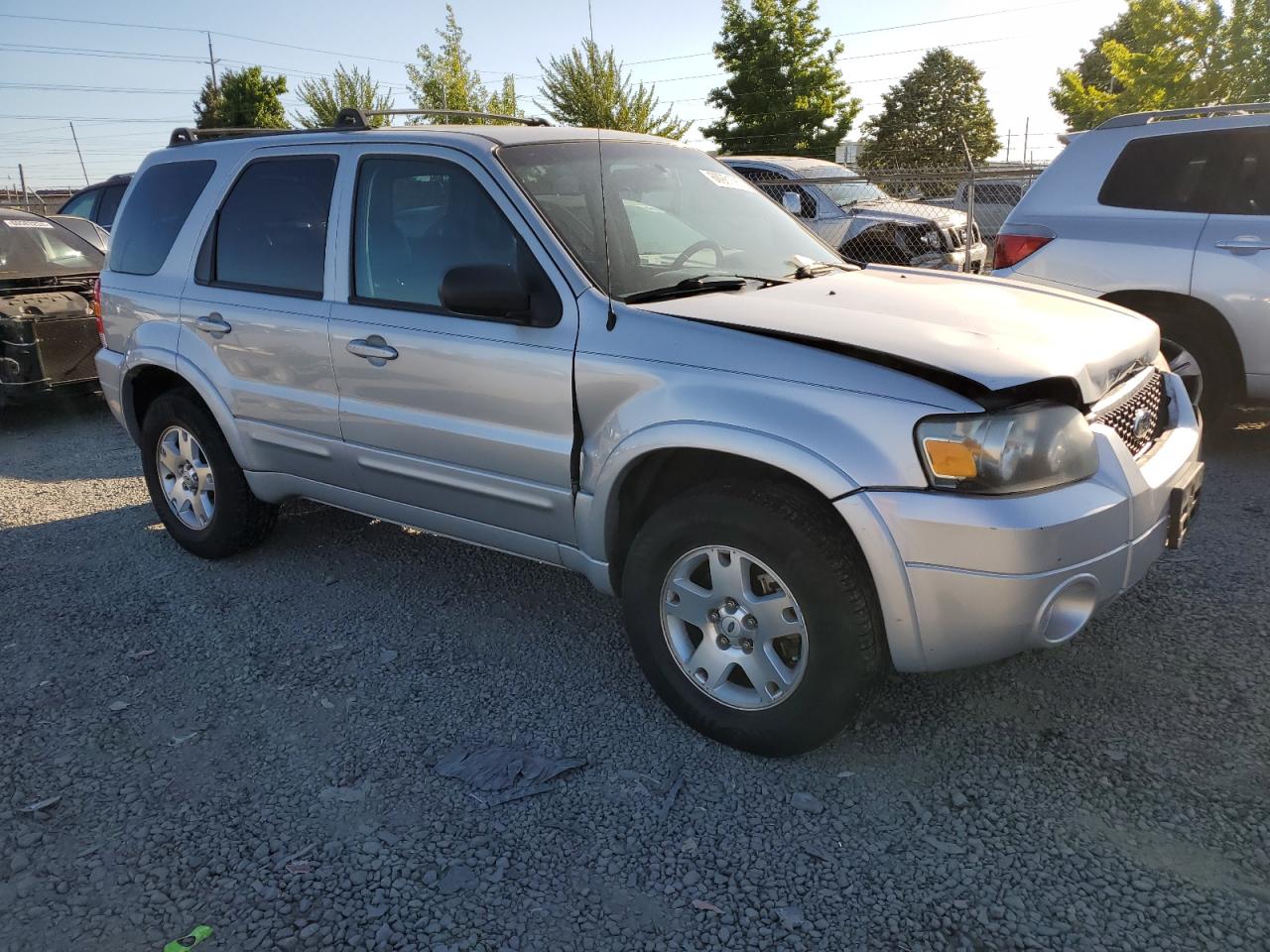 Photo 3 VIN: 1FMCU94196KB47905 - FORD ESCAPE 